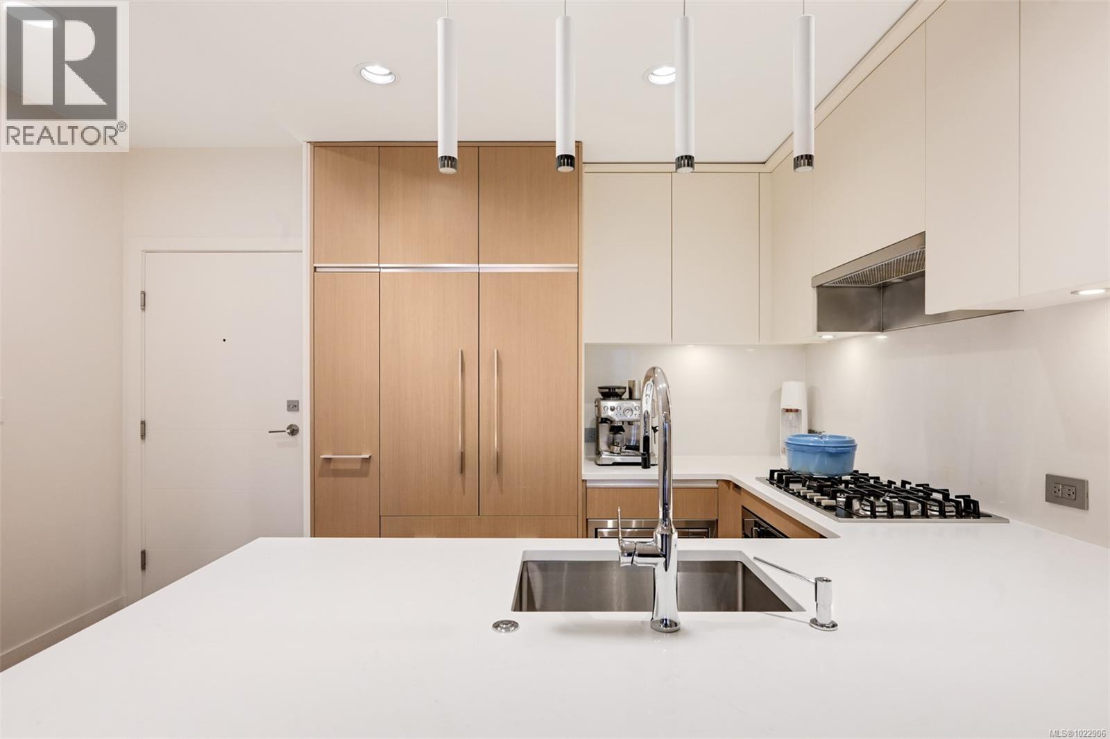 303 1033 Cook St, Victoria