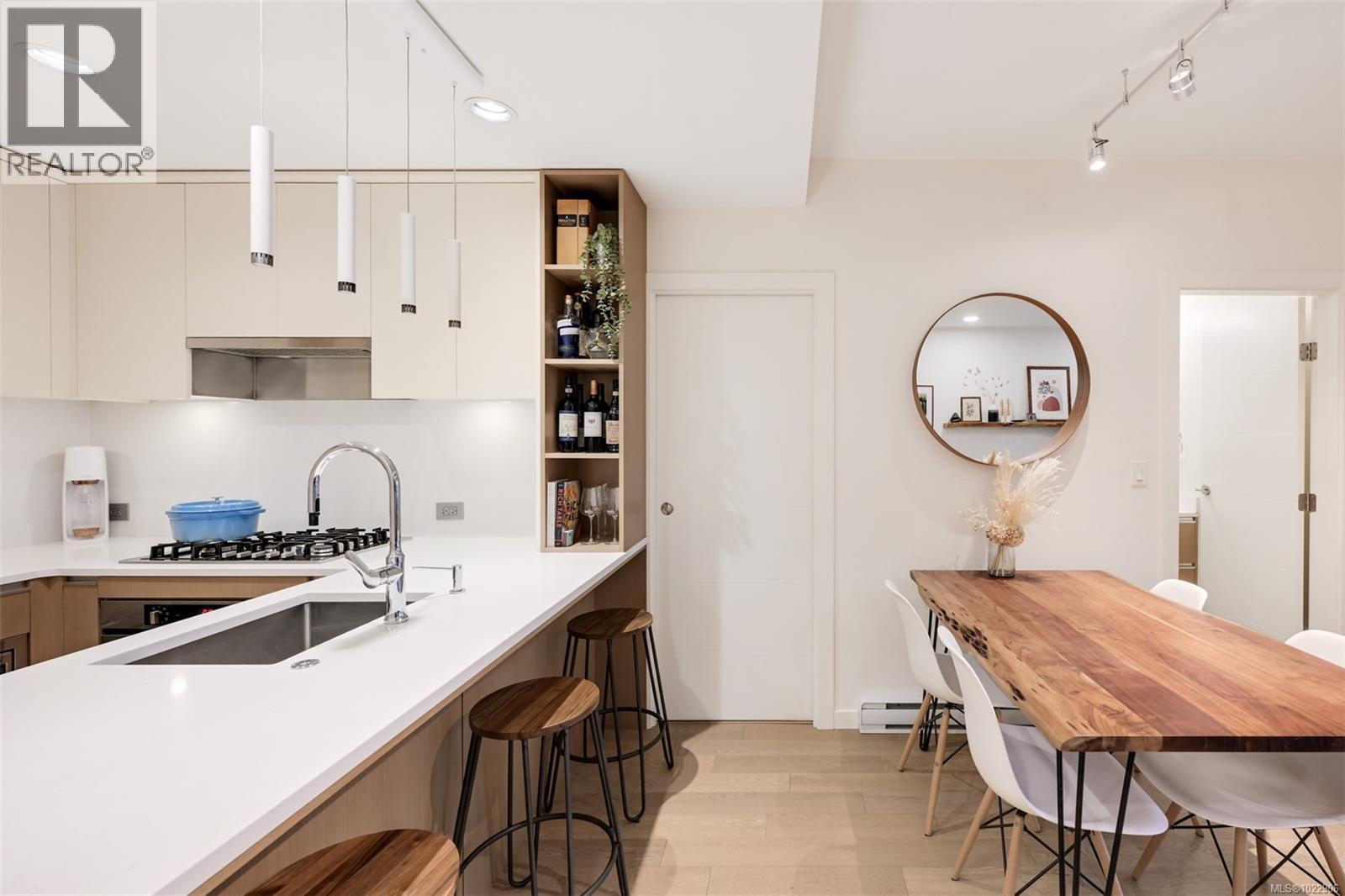 303 1033 Cook St, Victoria