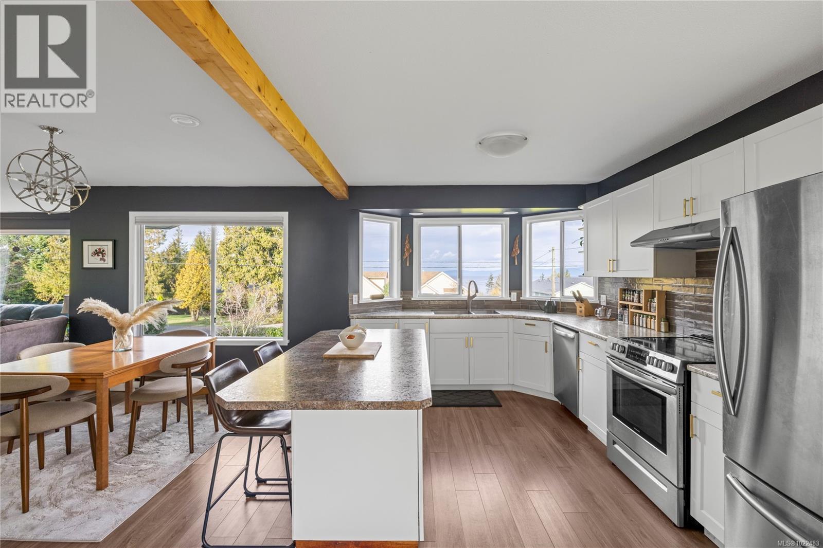 1184 Centre Rd, Qualicum Beach