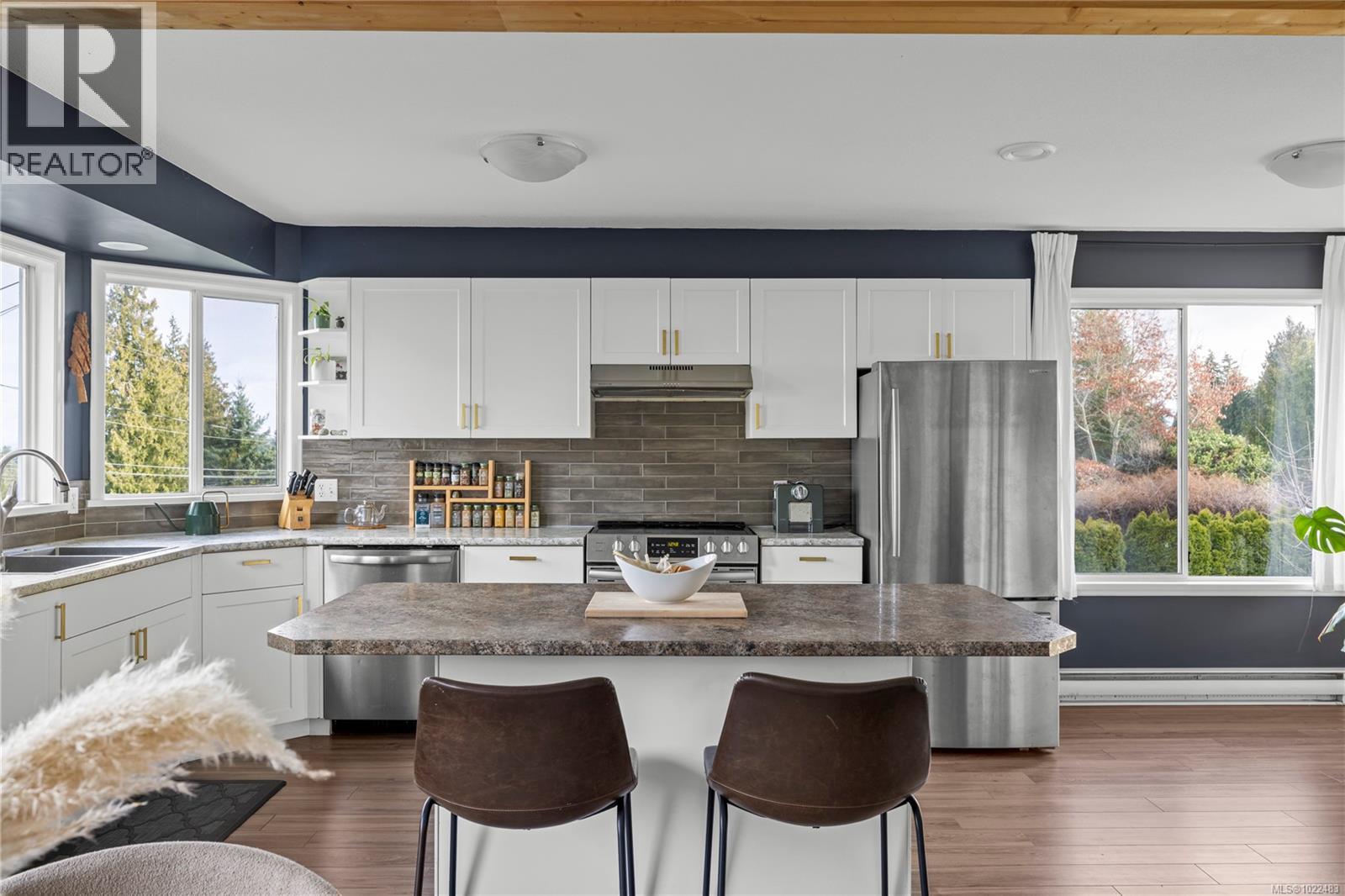 1184 Centre Rd, Qualicum Beach