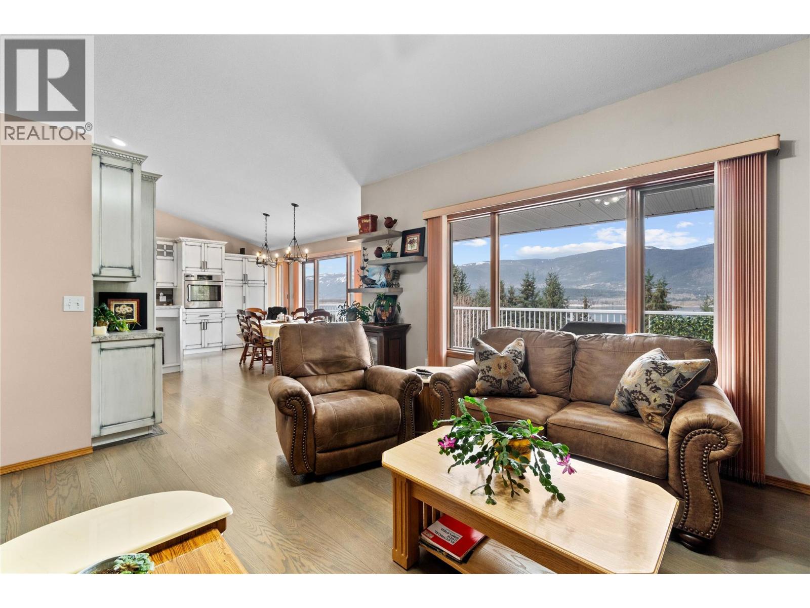  4711 16 Street Northeast, Salmon Arm