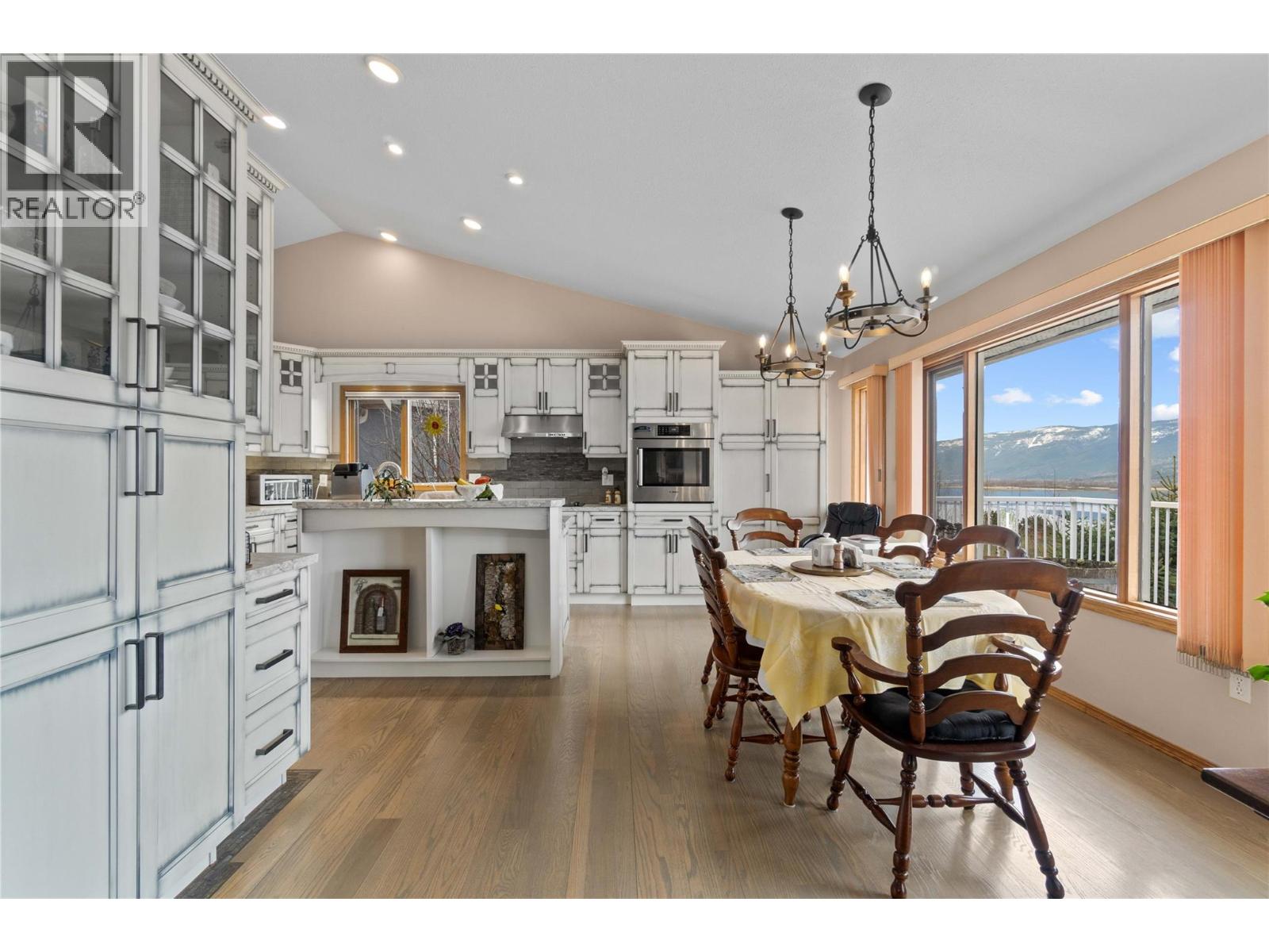  4711 16 Street Northeast, Salmon Arm