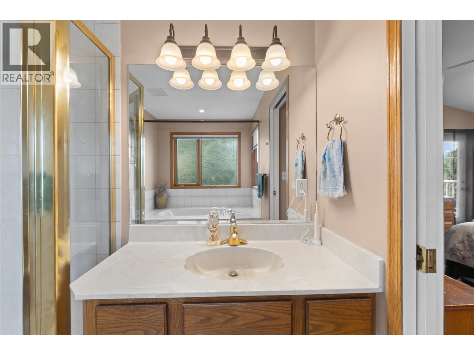  4711 16 Street Northeast, Salmon Arm