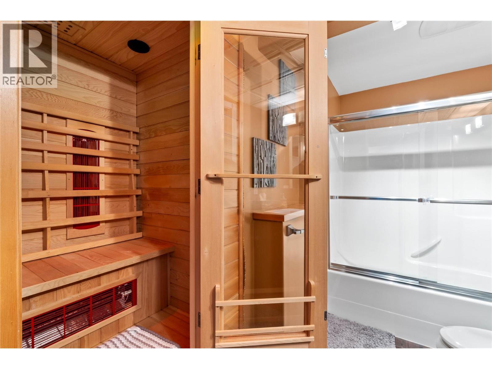  4711 16 Street Northeast, Salmon Arm