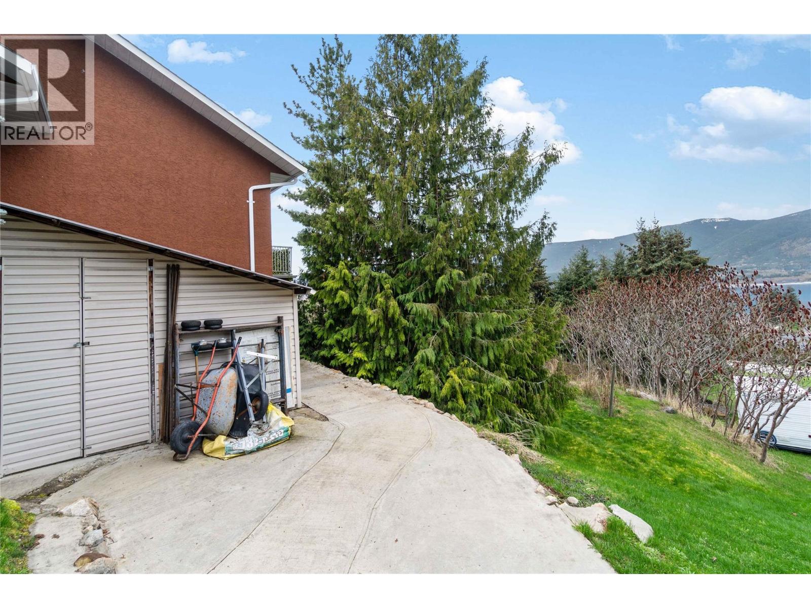 4711 16 Street Northeast, Salmon Arm