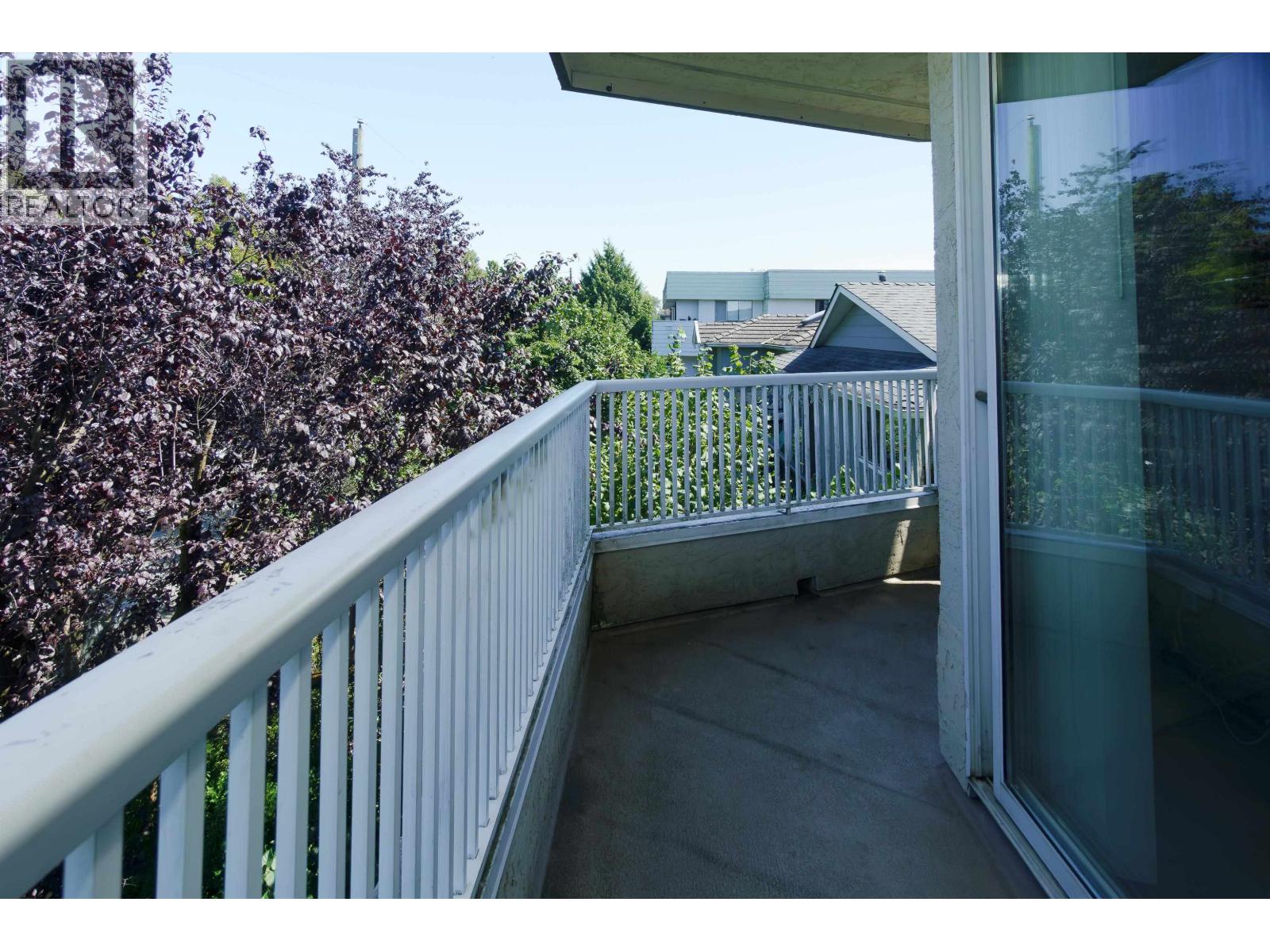 301 458 E 43RD AVENUE, Vancouver