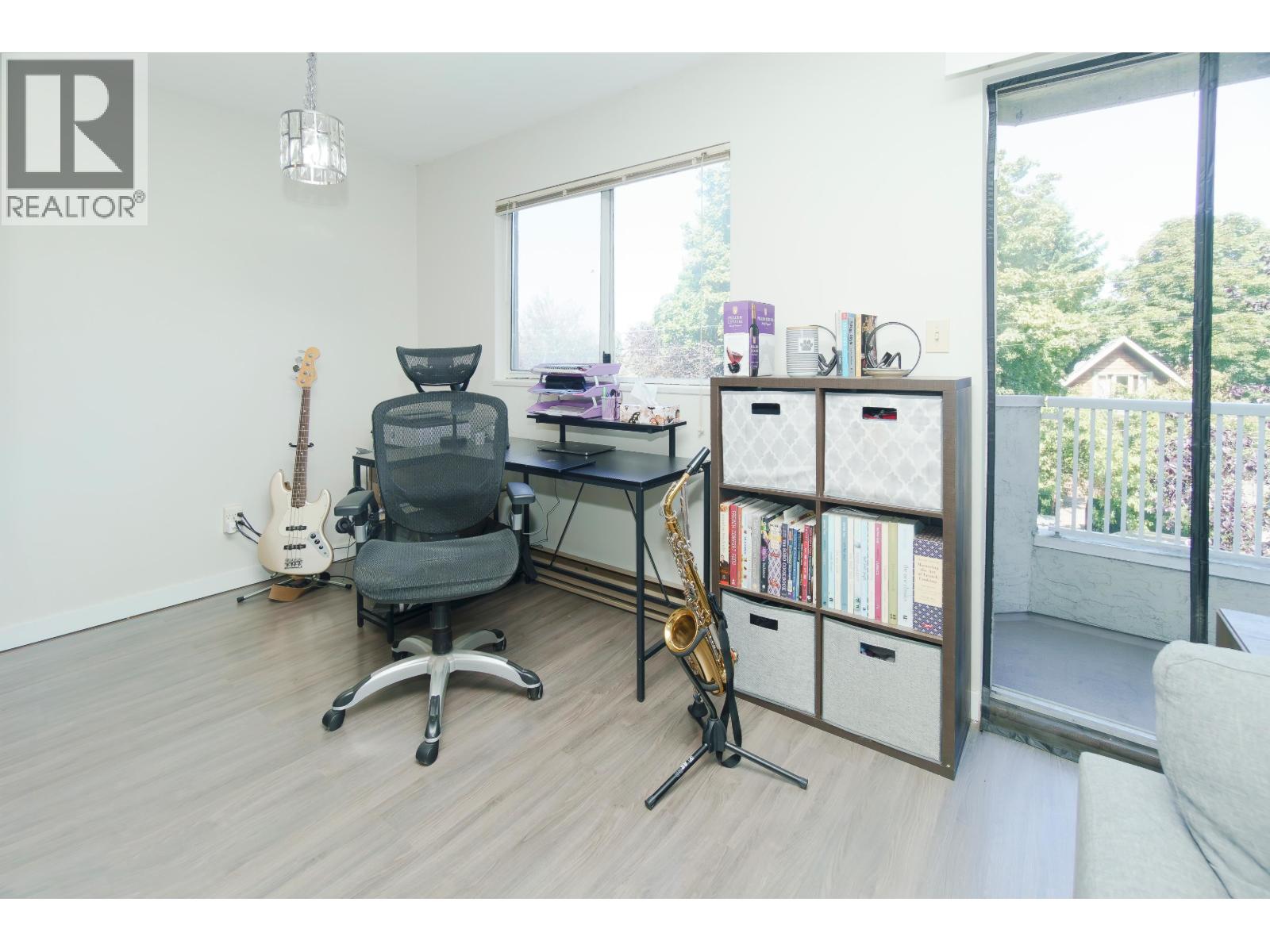 301 458 E 43RD AVENUE, Vancouver