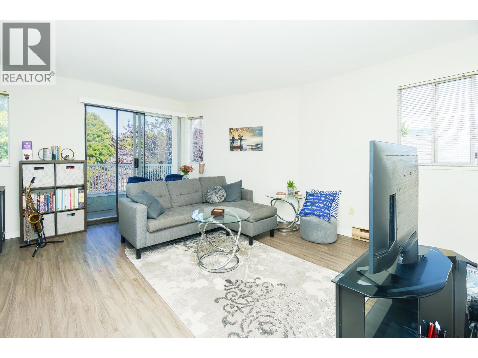 301 458 E 43RD AVENUE, Vancouver