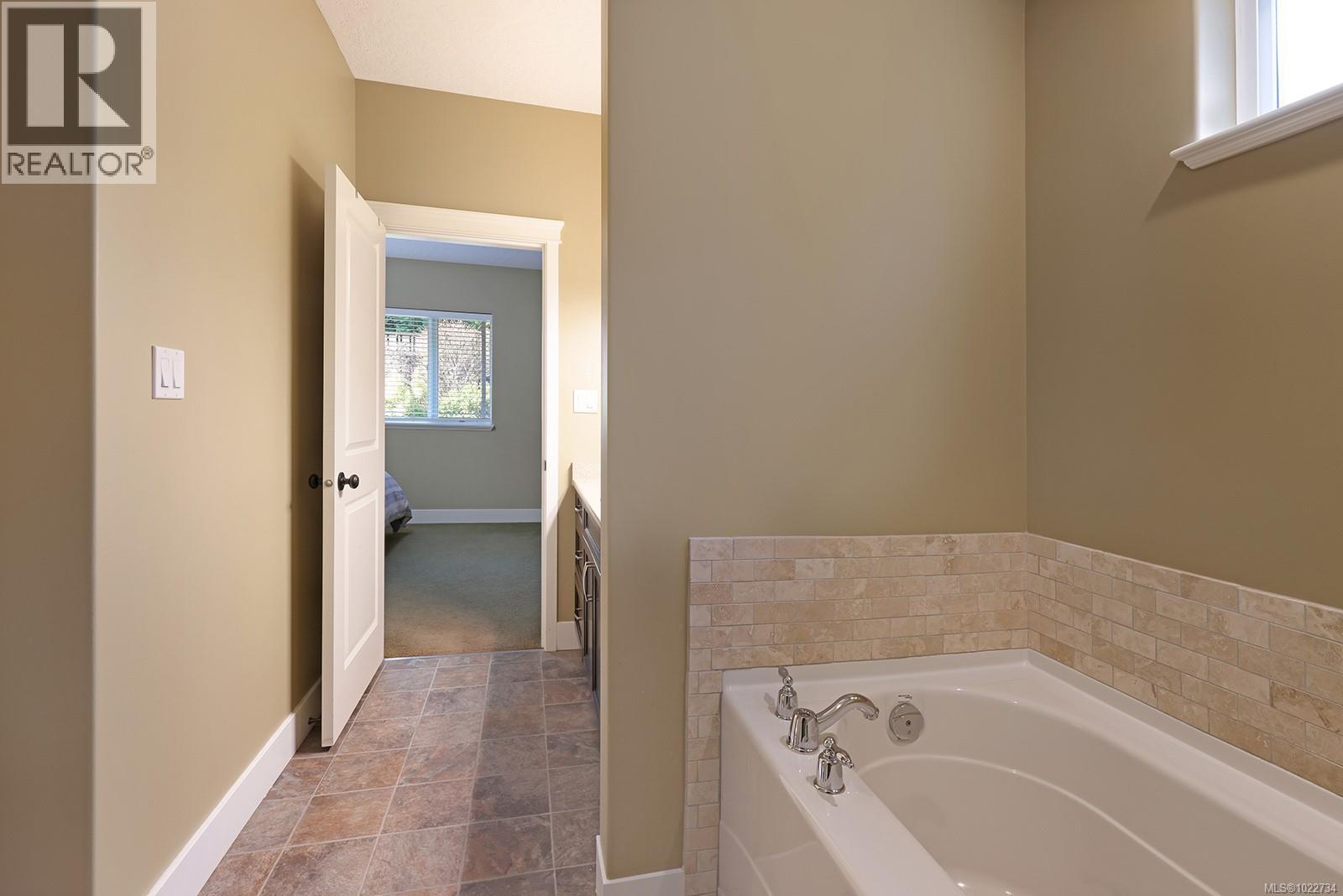 2454 Avro Arrow Dr, Comox