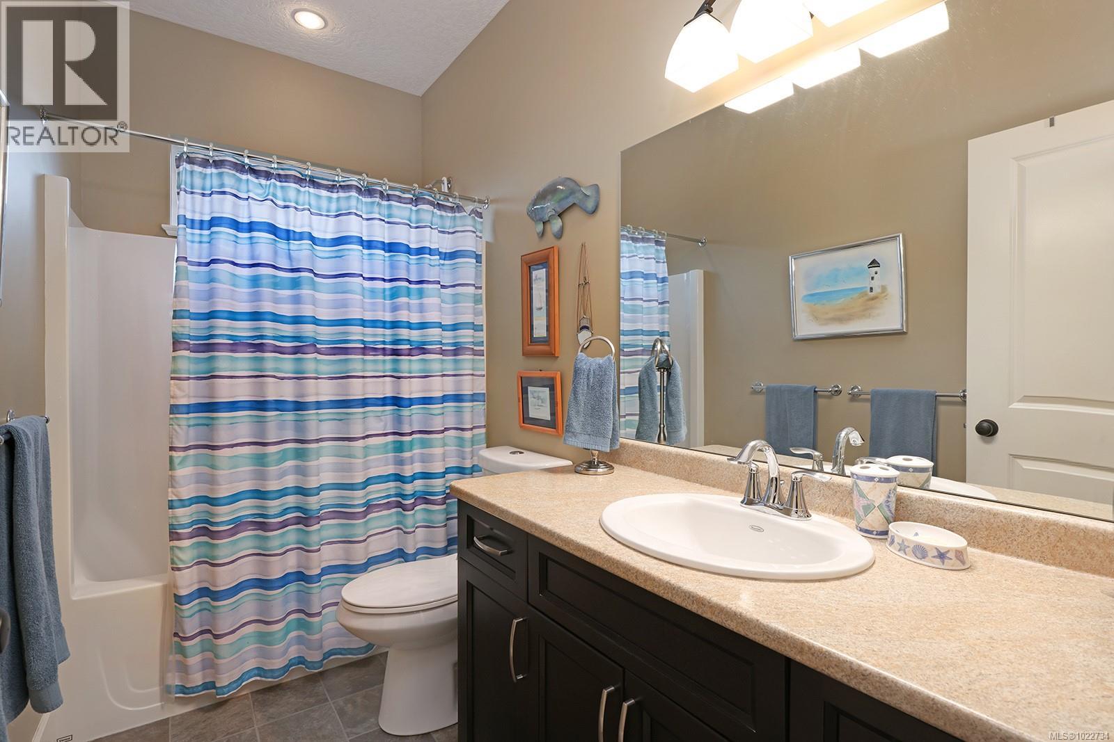 2454 Avro Arrow Dr, Comox