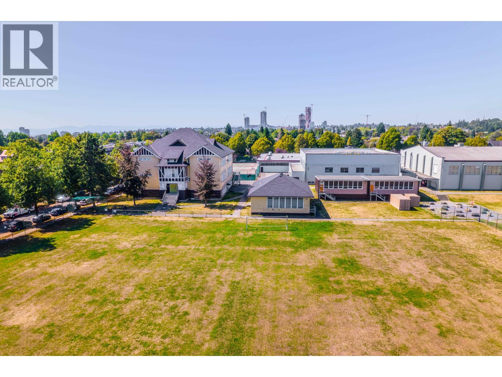 301 458 E 43RD AVENUE, Vancouver