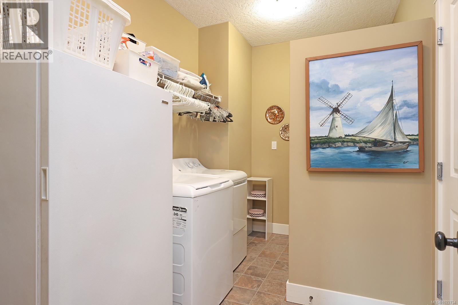 2454 Avro Arrow Dr, Comox