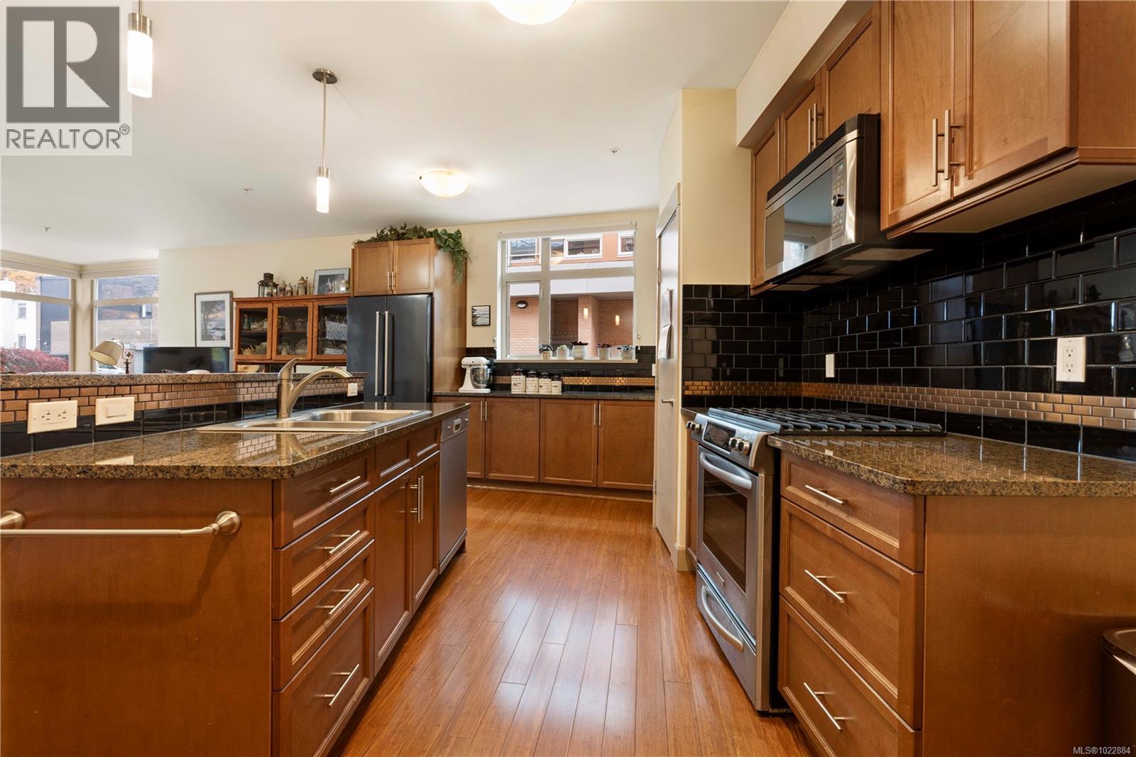 105 1035 Sutlej Street, Victoria