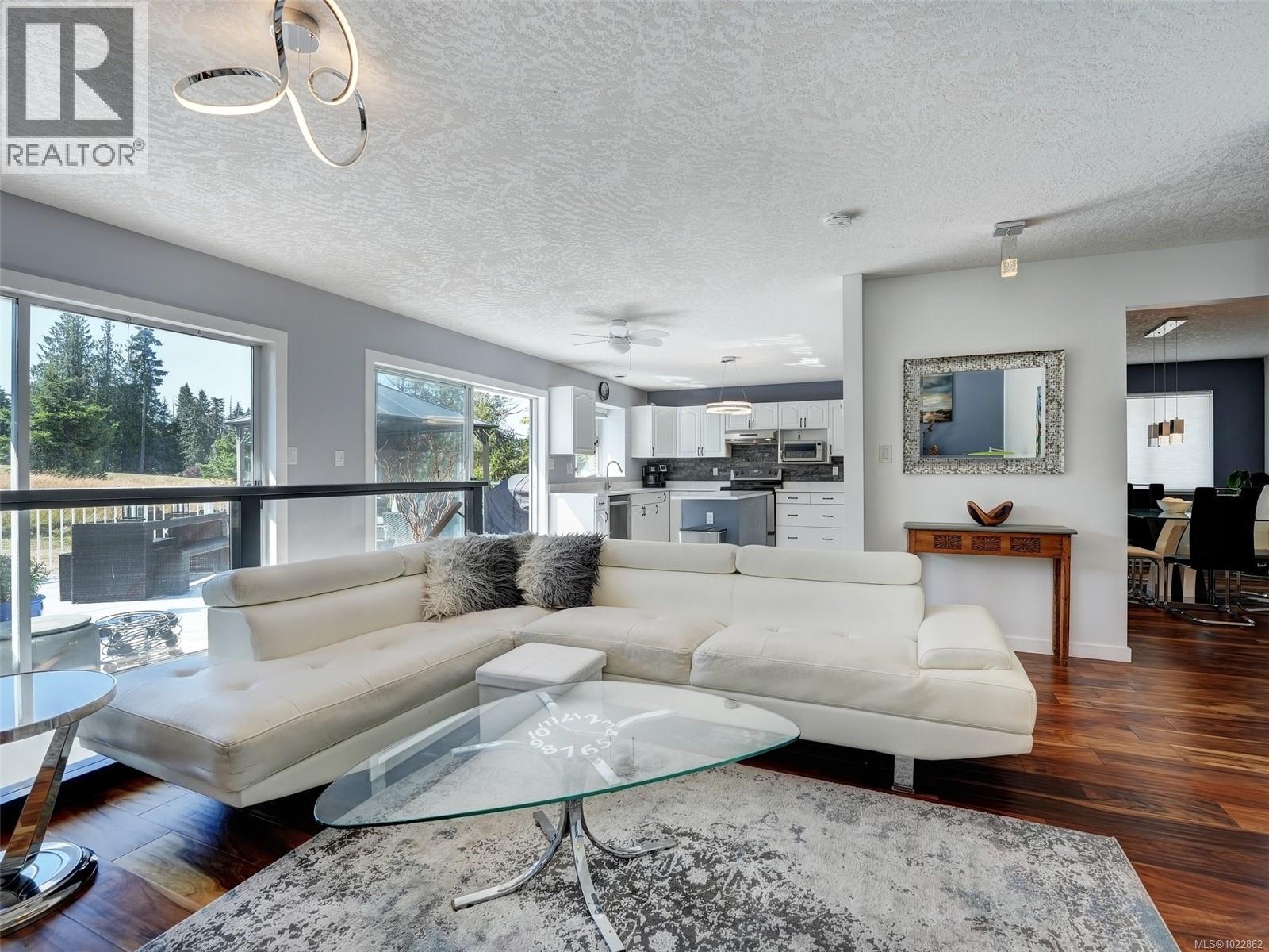 3718 Arbutus Dr N - 1