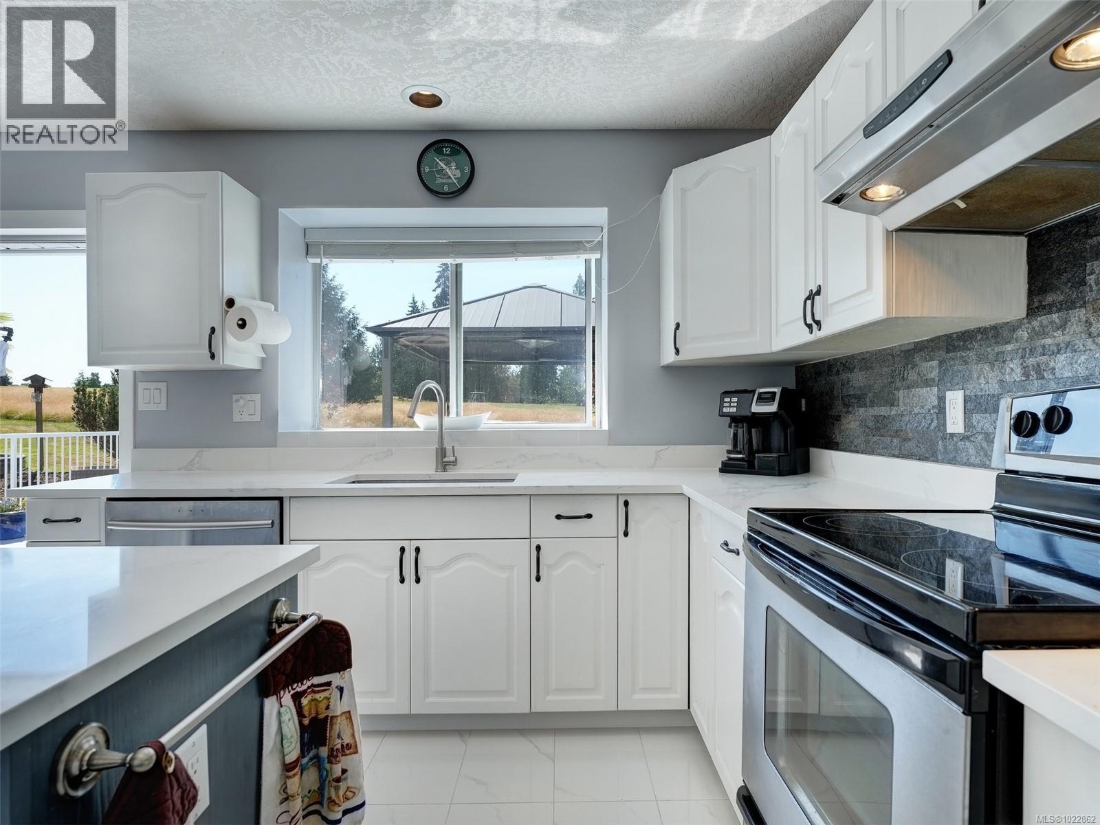 3718 Arbutus Dr N - 6