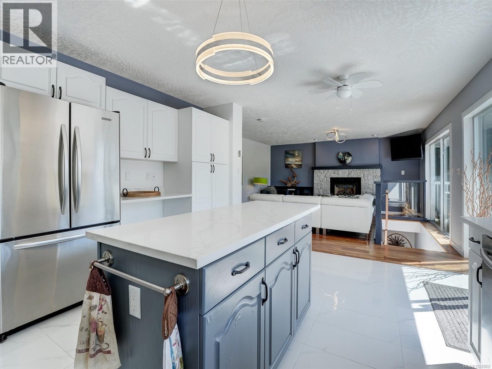 3718 Arbutus Dr N, Cobble Hill