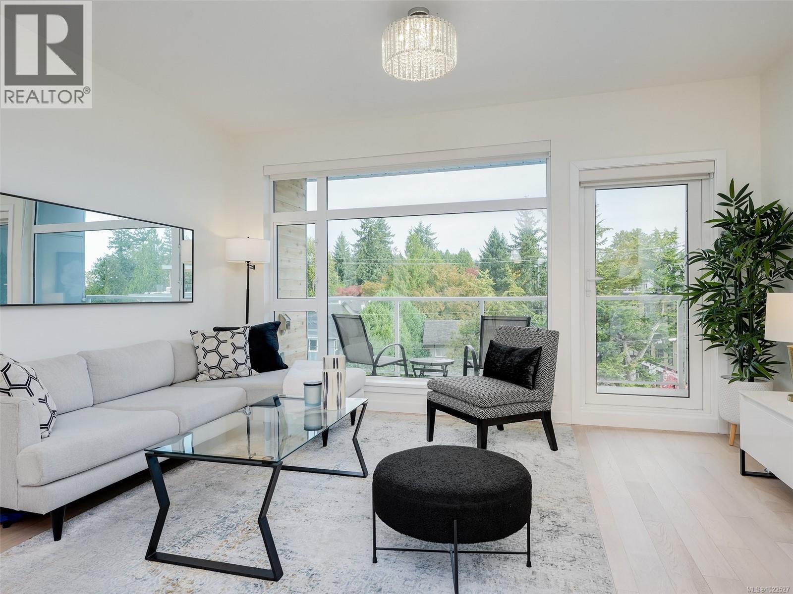 302 5120 Cordova Bay Road, Saanich