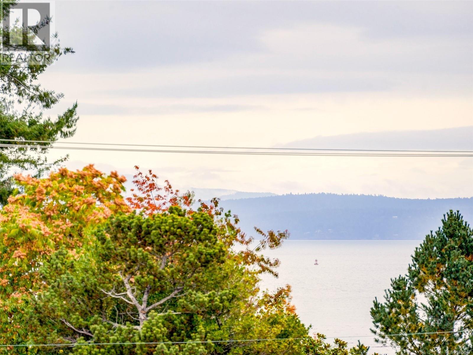 302 5120 Cordova Bay Road, Saanich