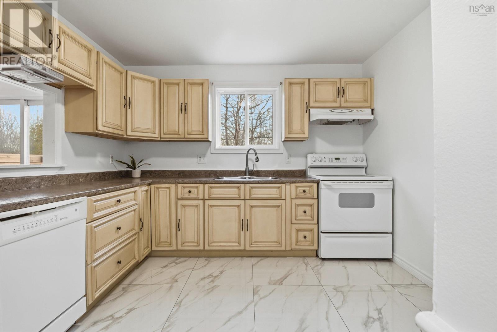 Property 5 of 19 of 136 Cranberry Crescent