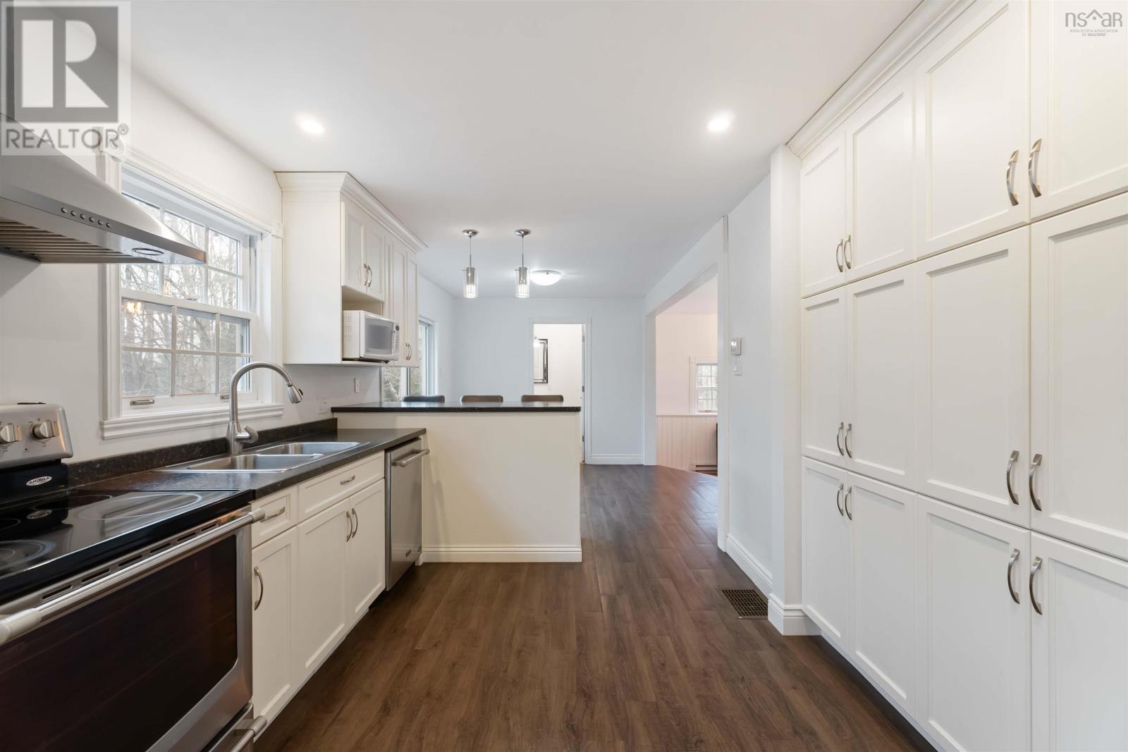 Property 15 of 47 of 95 Bentwood Crescent