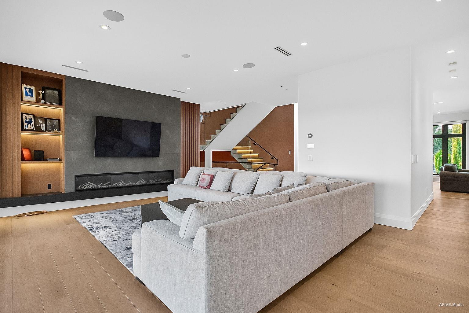 9376 164 STREET, Surrey