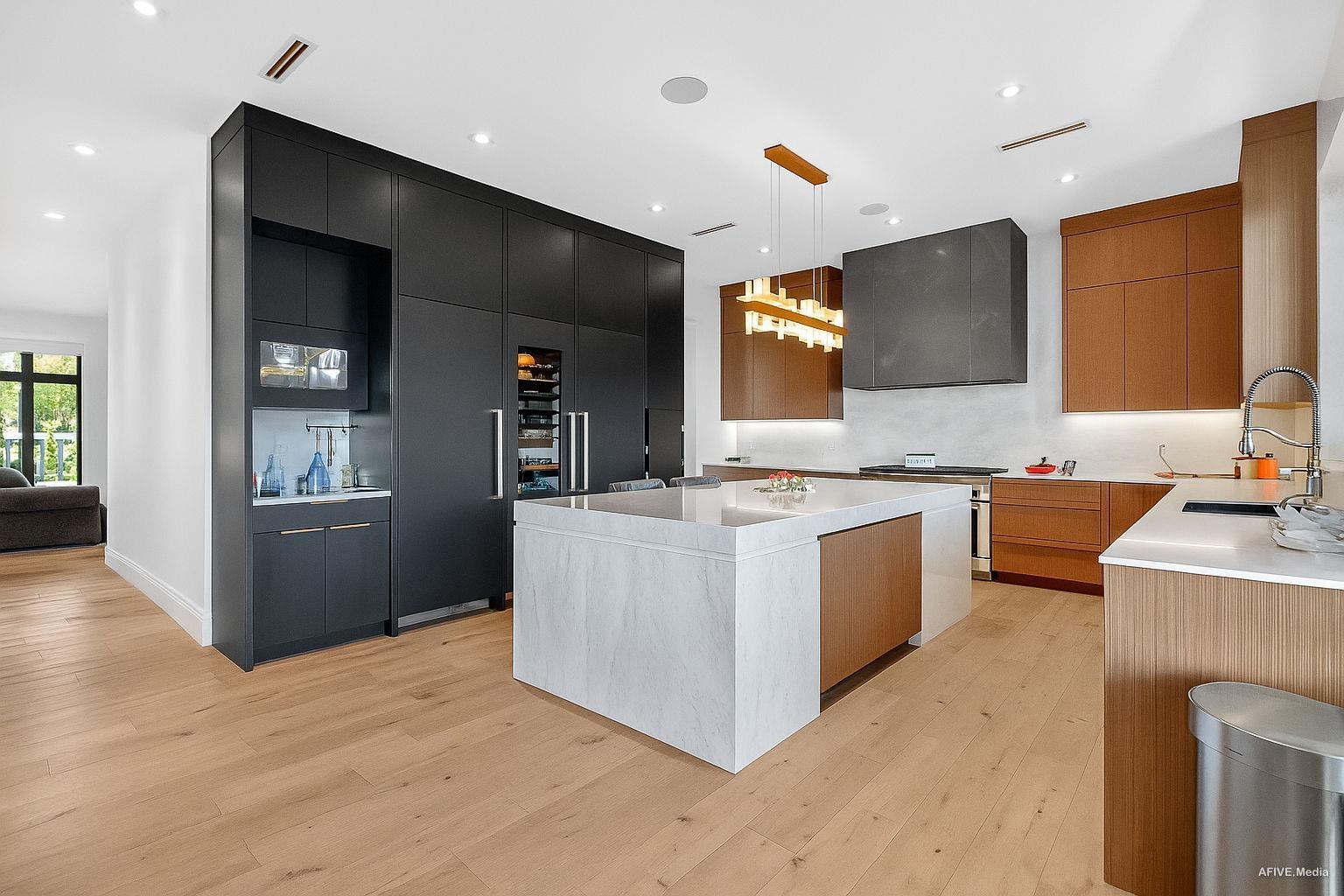 9376 164 STREET, Surrey