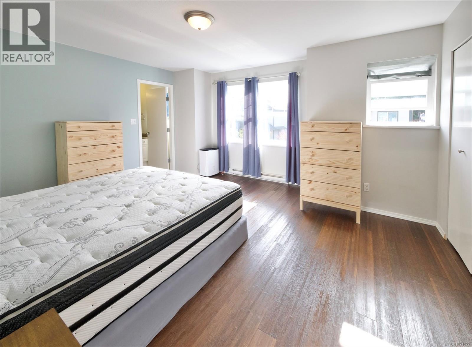 645 Shore Pine Cres, Tofino