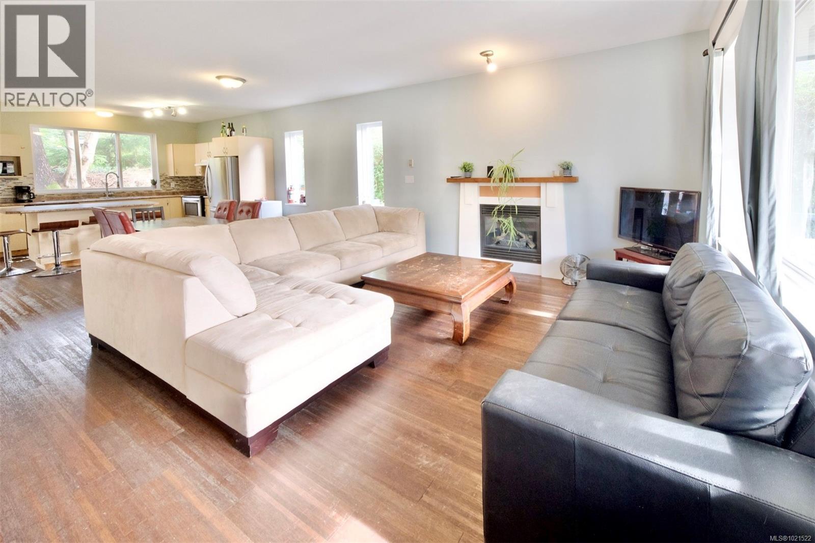 645 Shore Pine Cres, Tofino