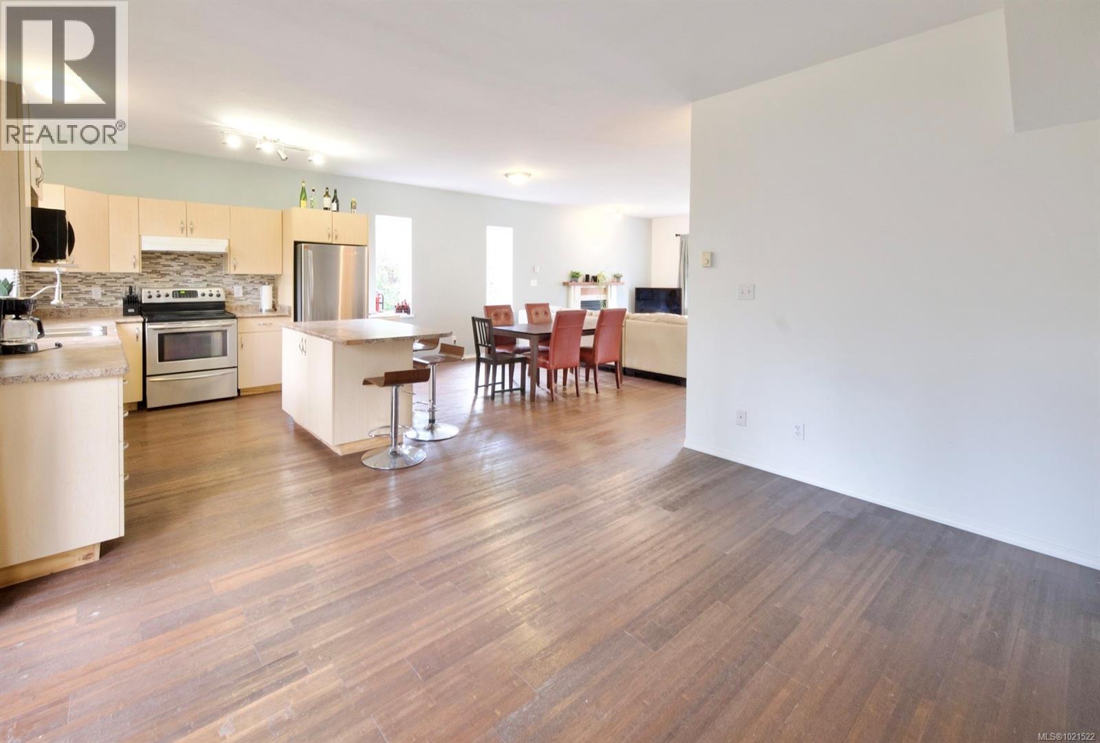 645 Shore Pine Cres, Tofino