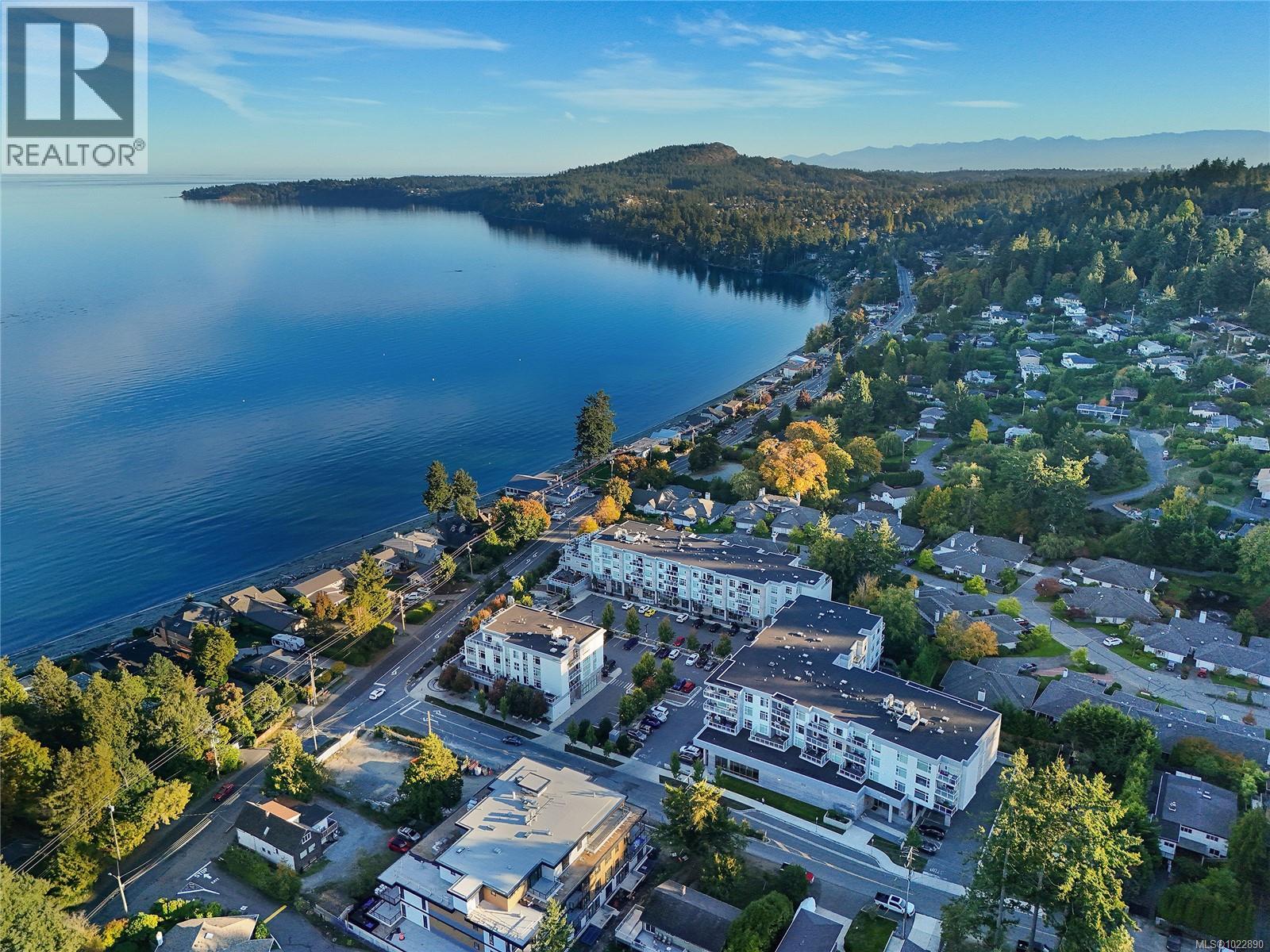 302 5118 Cordova Bay Road, Saanich