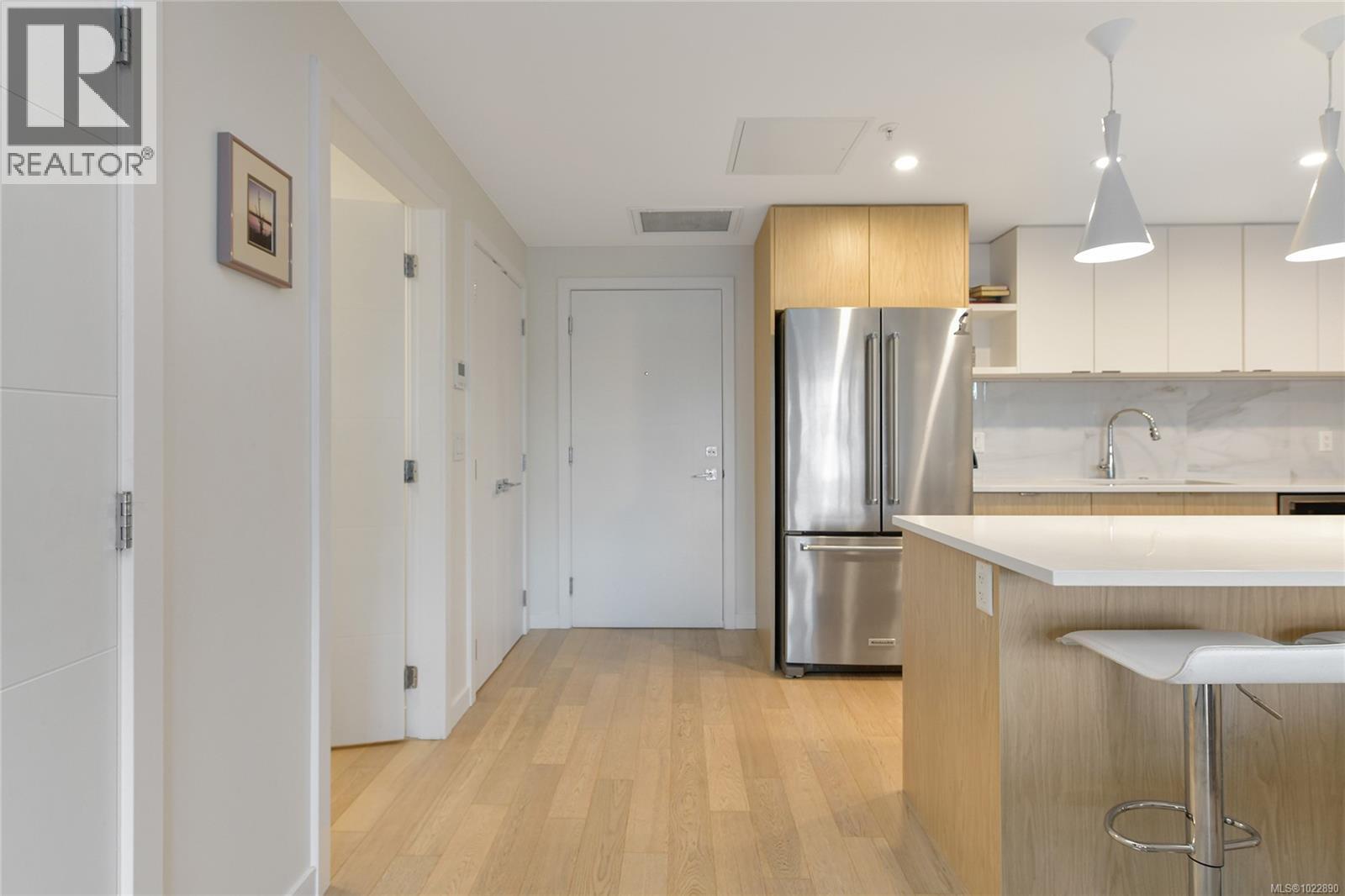 302 5118 Cordova Bay Road, Saanich