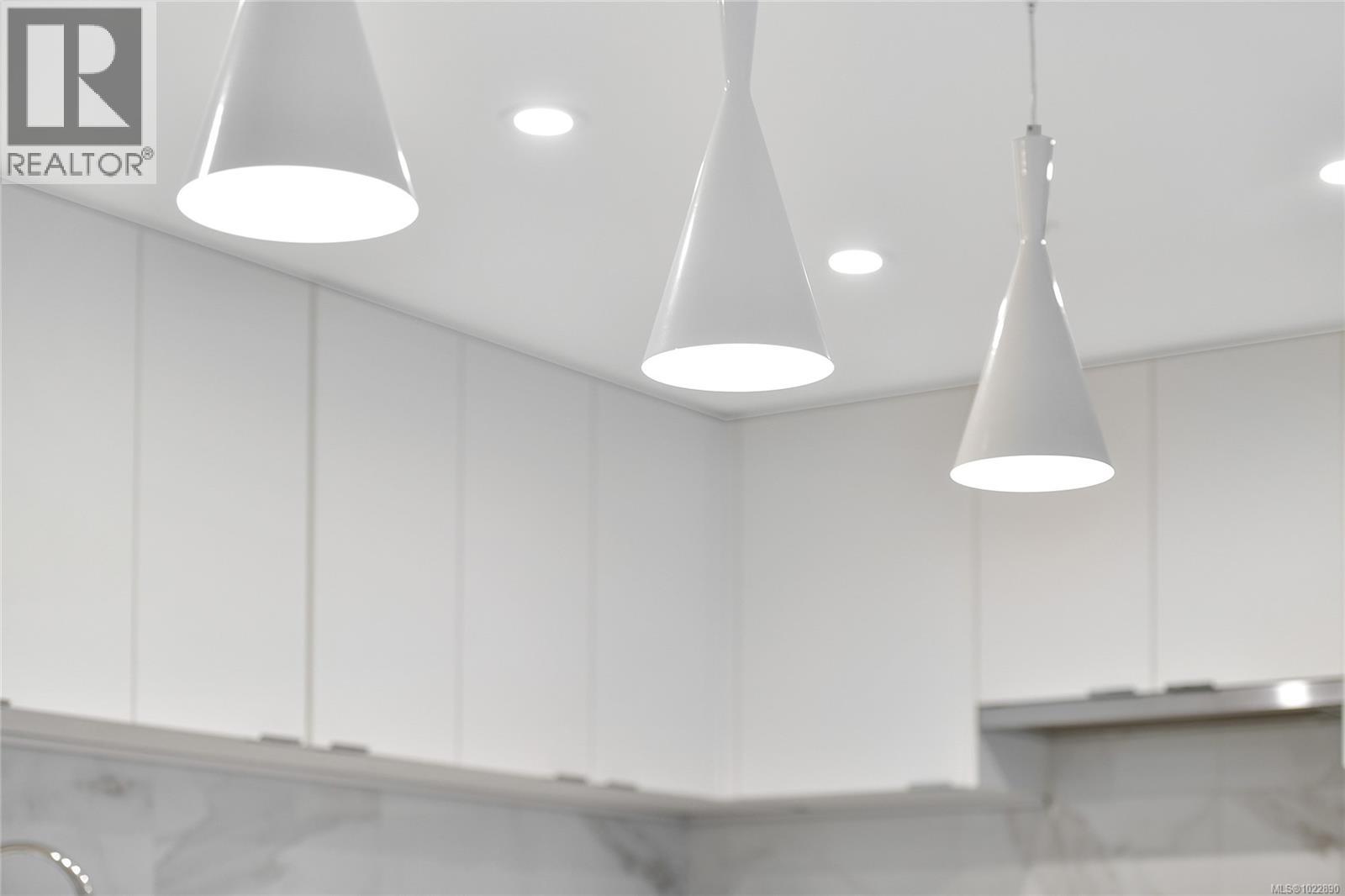 302 5118 Cordova Bay Road, Saanich