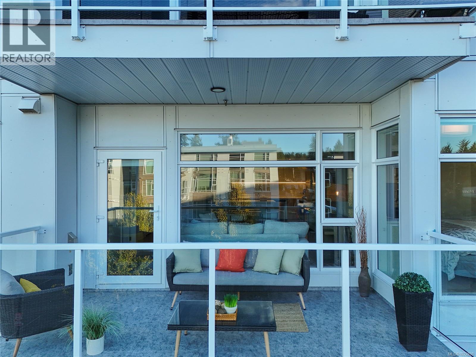 302 5118 Cordova Bay Road, Saanich