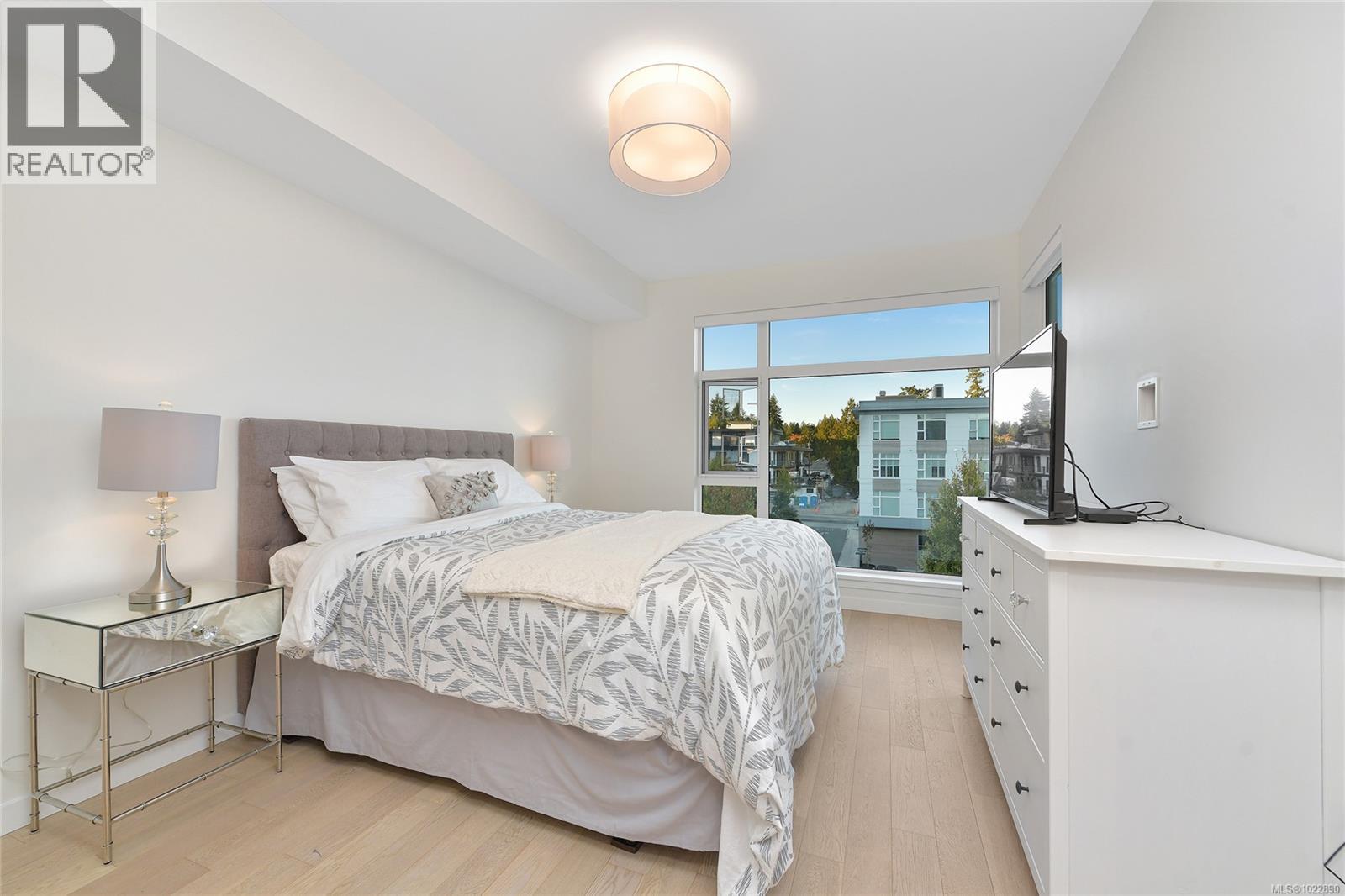 302 5118 Cordova Bay Road, Saanich