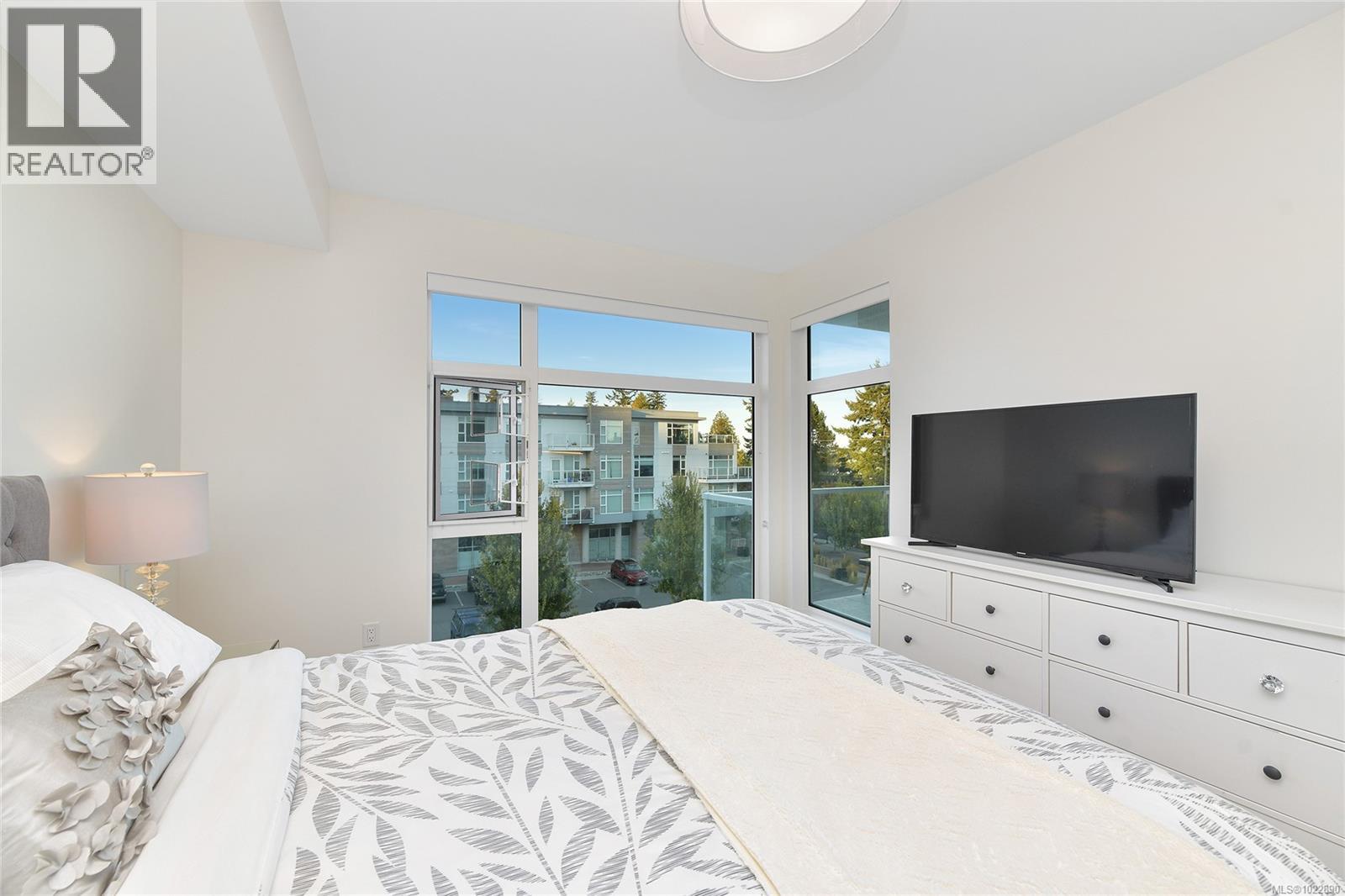 302 5118 Cordova Bay Road, Saanich