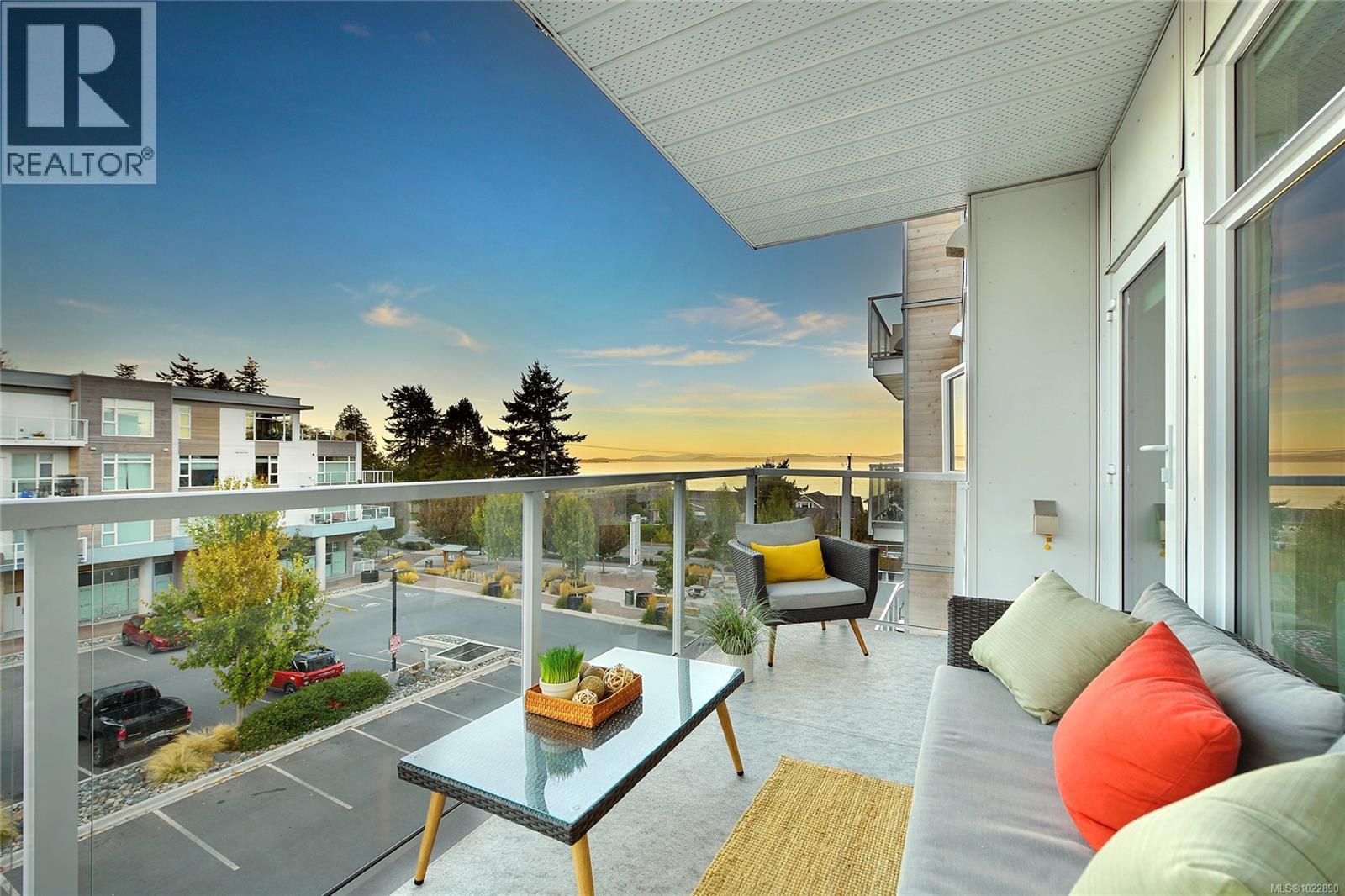 302 5118 Cordova Bay Road, Saanich