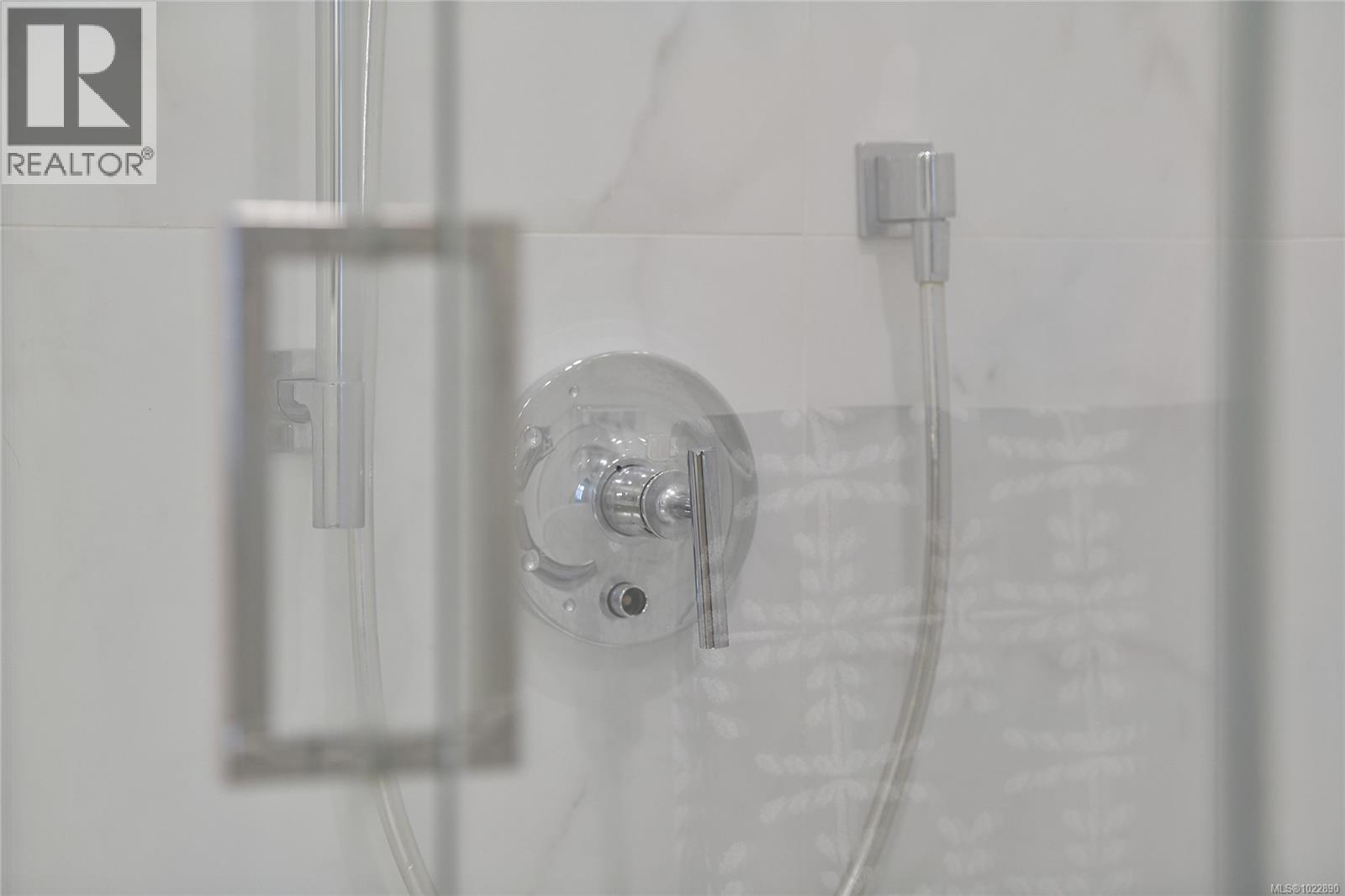 302 5118 Cordova Bay Road, Saanich