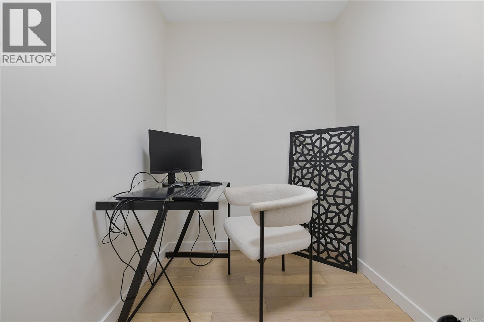 302 5118 Cordova Bay Road, Saanich