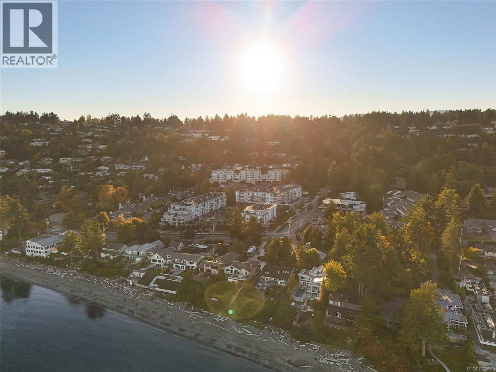 302 5118 Cordova Bay Road, Saanich