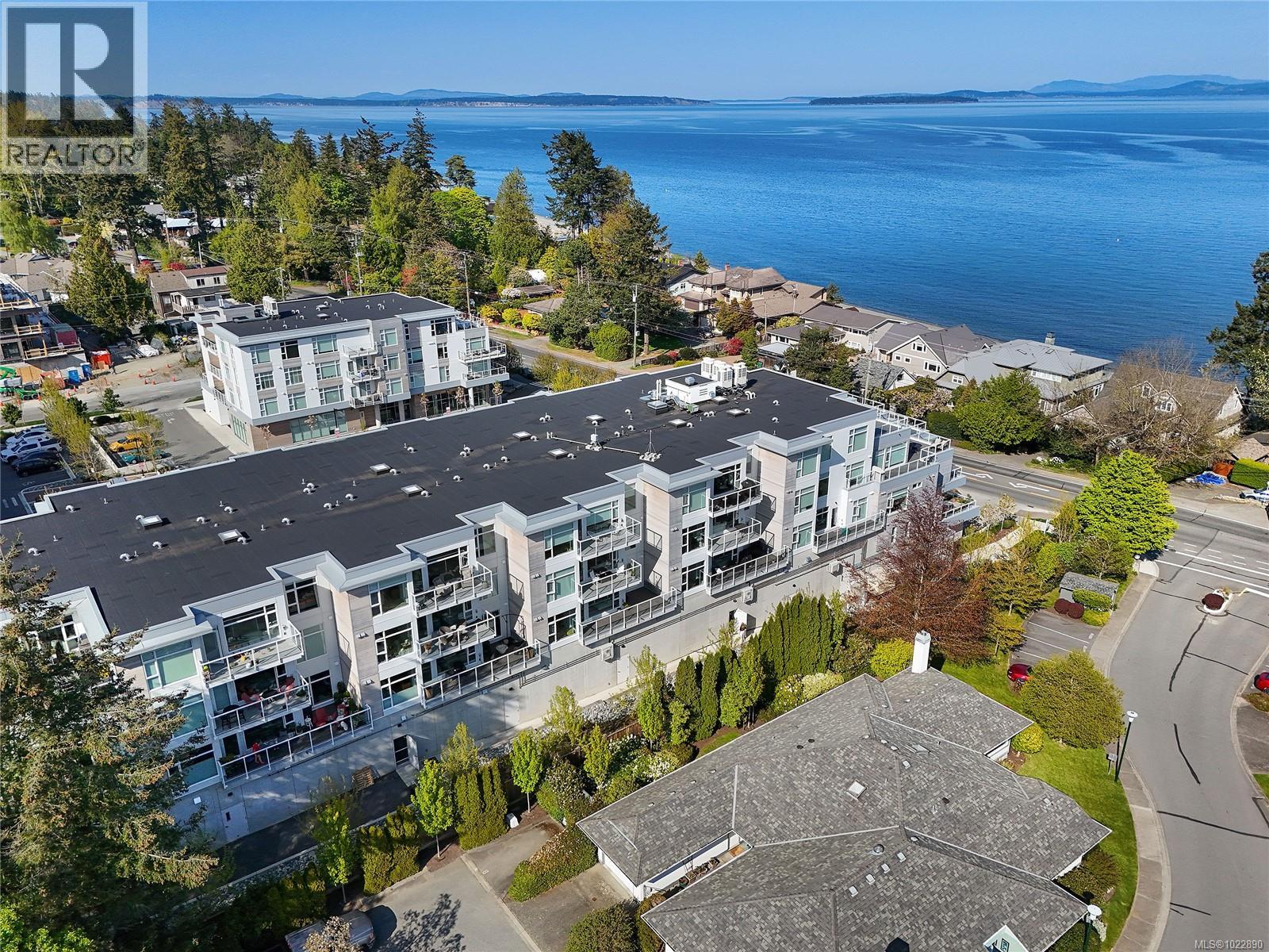 302 5118 Cordova Bay Road, Saanich