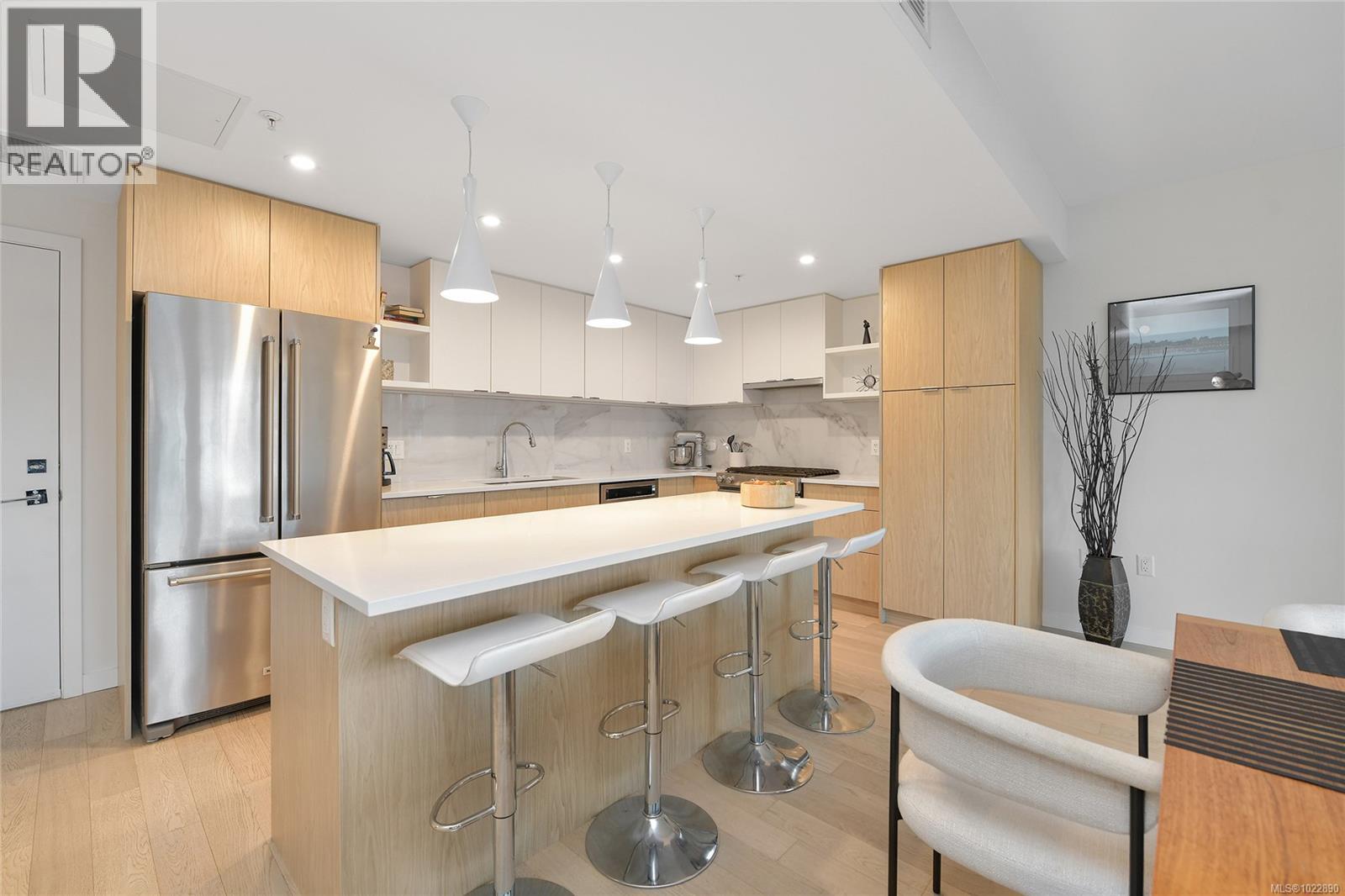 302 5118 Cordova Bay Road, Saanich