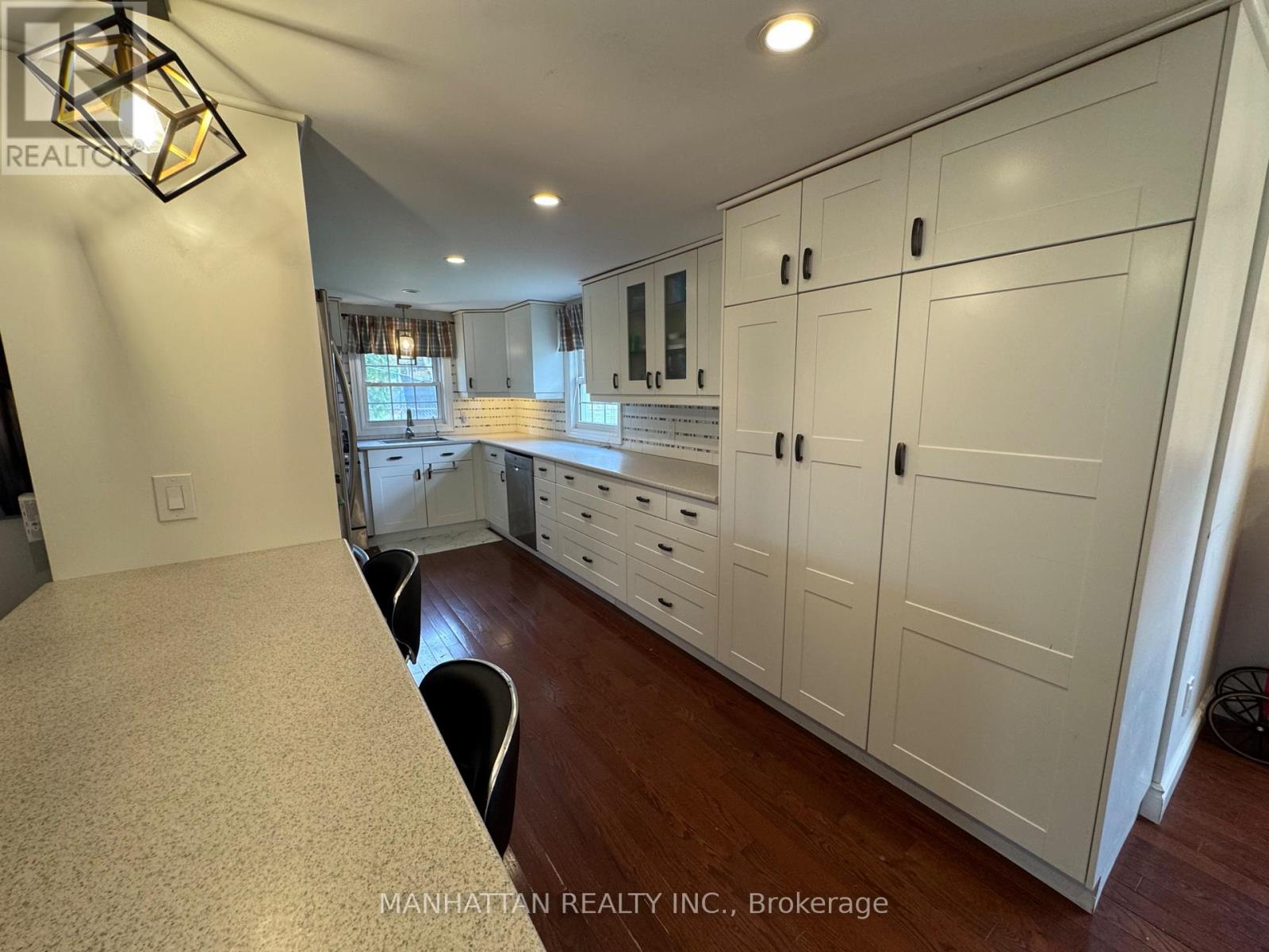 10 VICTOR DRIVE - 6