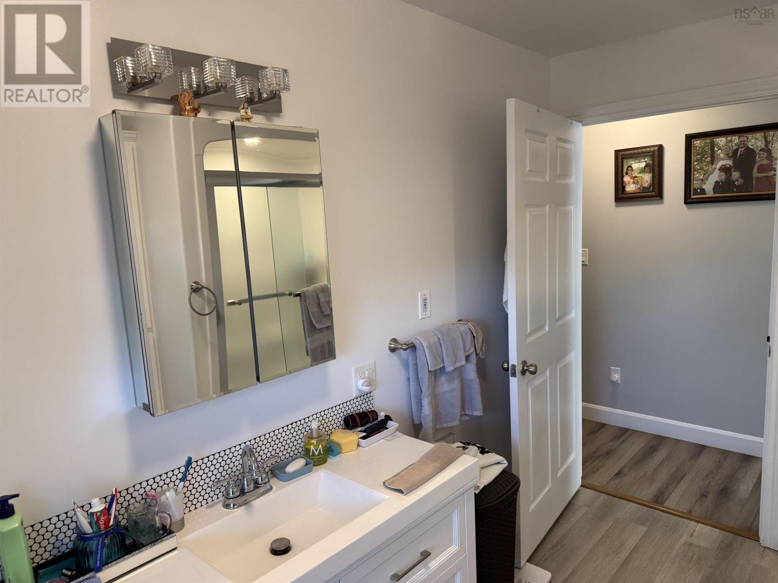 Property 18 of 24 of 98 Daley Road