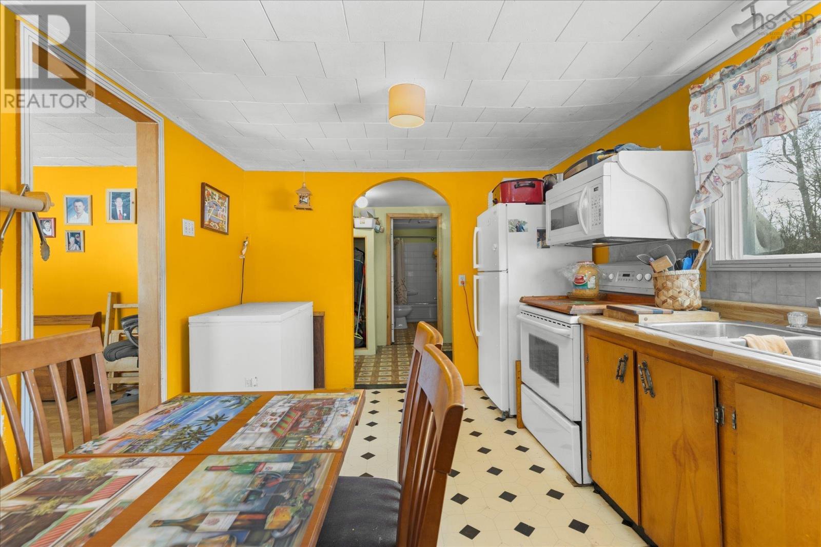 Property 17 of 49 of 4841 Highway 210