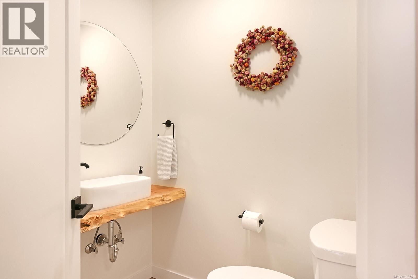 1870 Willis Rd, Campbell River