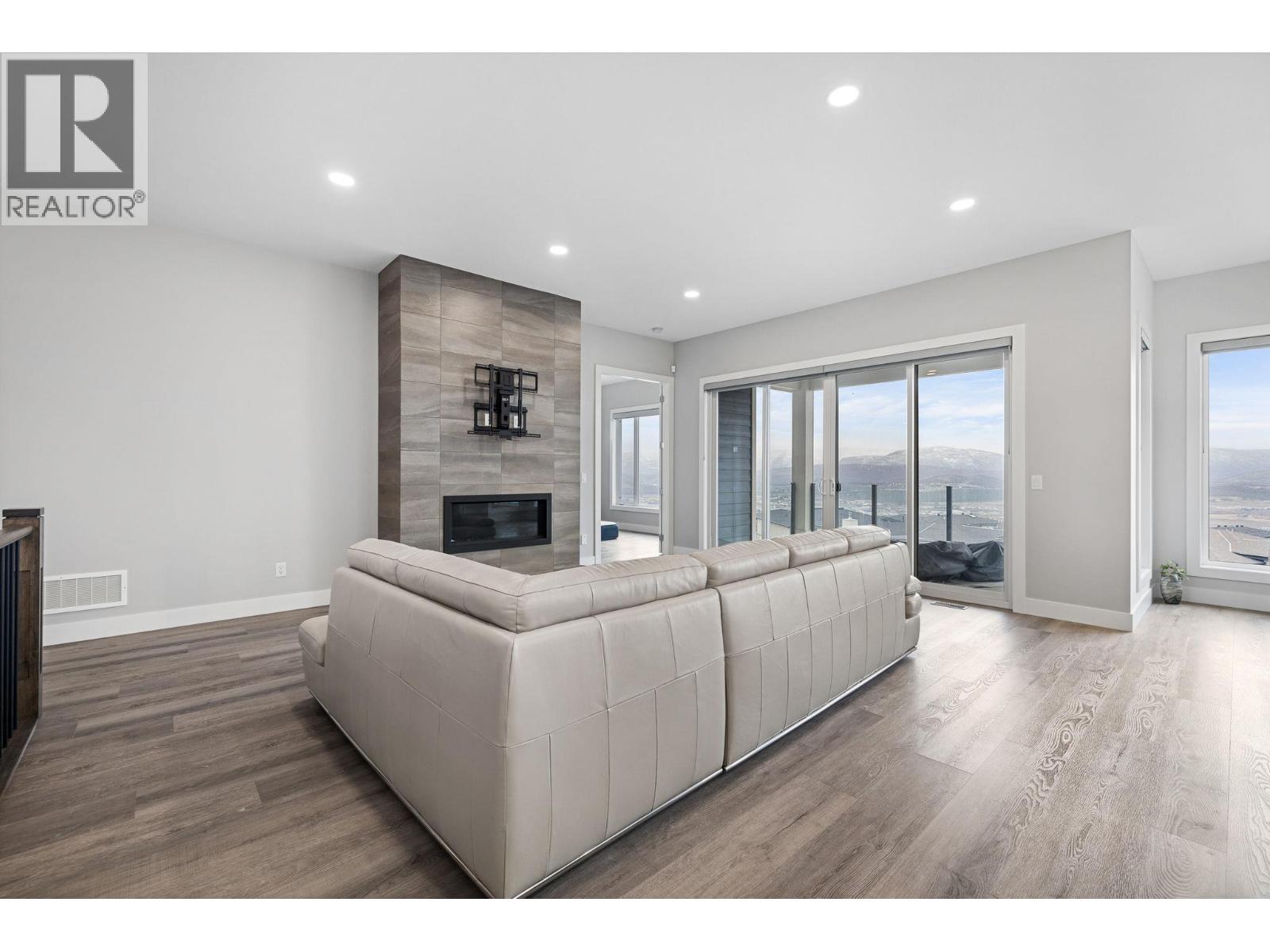  1940 Foxtail Terrace, Kelowna