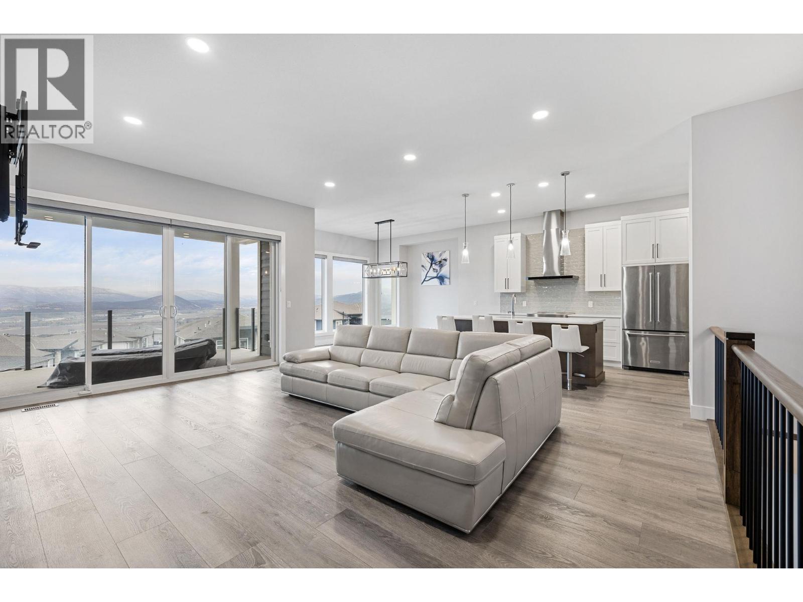  1940 Foxtail Terrace, Kelowna