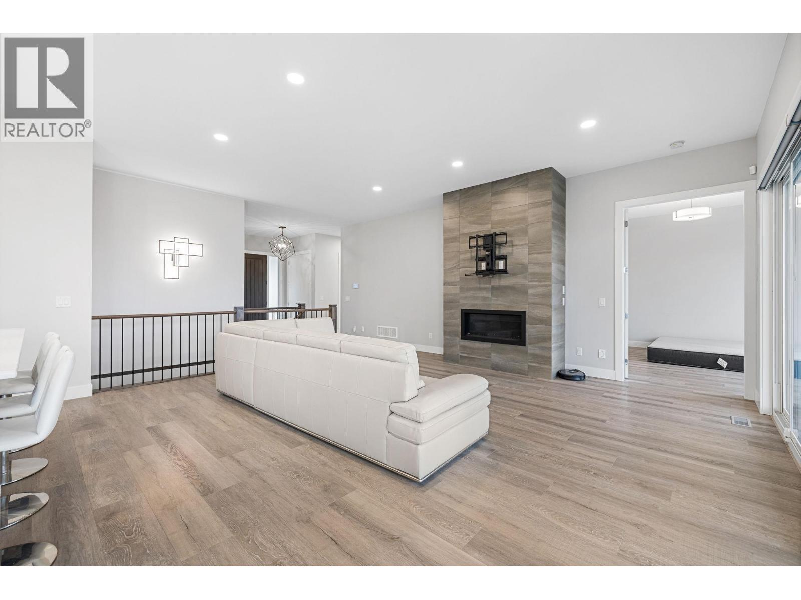  1940 Foxtail Terrace, Kelowna