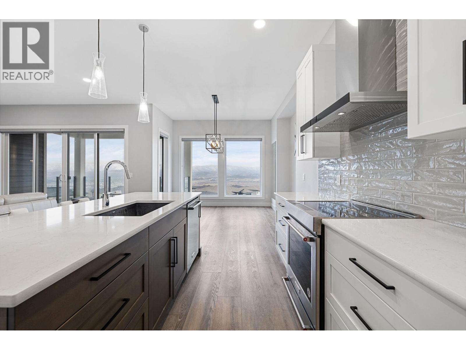  1940 Foxtail Terrace, Kelowna