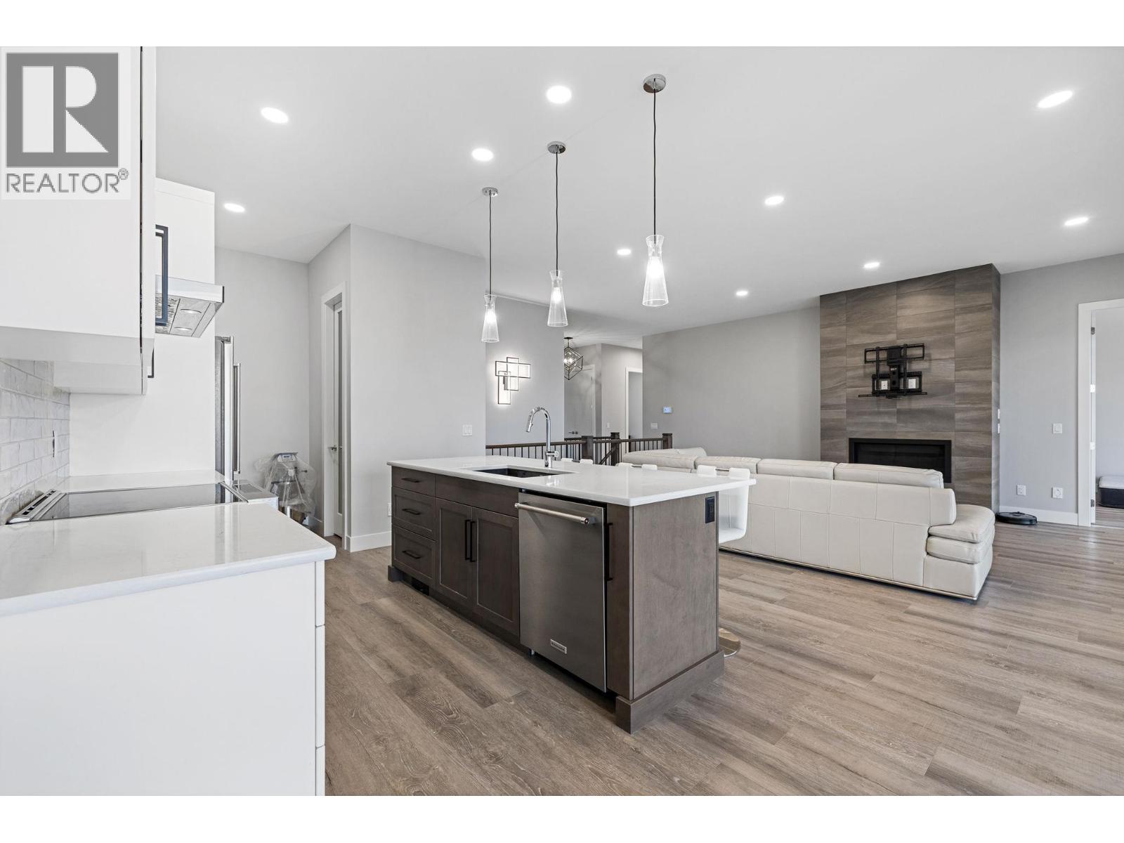  1940 Foxtail Terrace, Kelowna